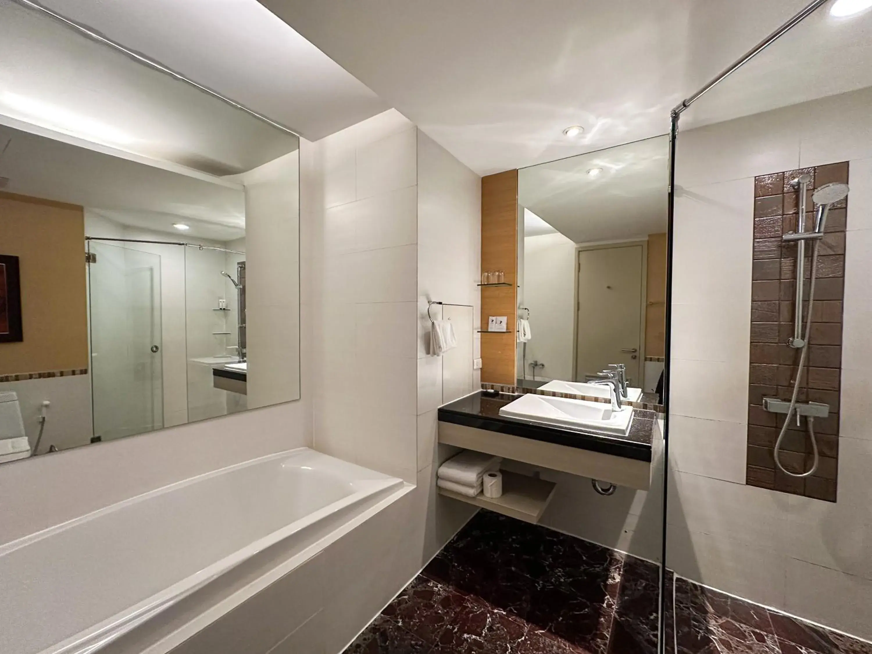 1 Bedroom Deluxe Suite with Bathtub in Urbana Sathorn Hotel, Bangkok 1 Bedroom Deluxe Suite with Bathtub in Urbana Sathorn Hotel, Bangkok