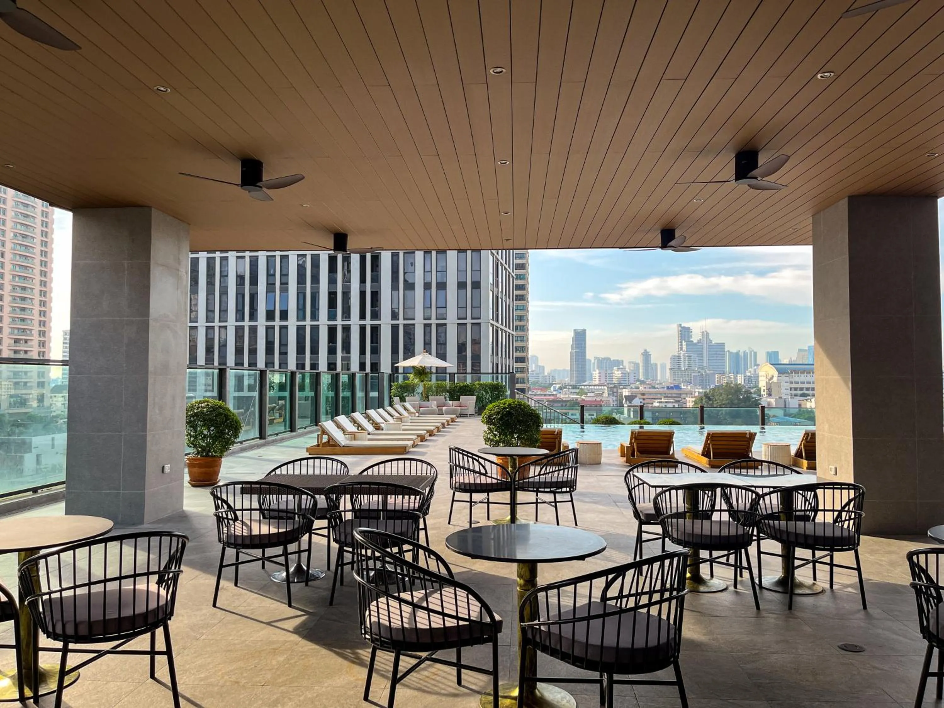 Restaurant/places to eat in Urbana Sathorn Hotel, Bangkok