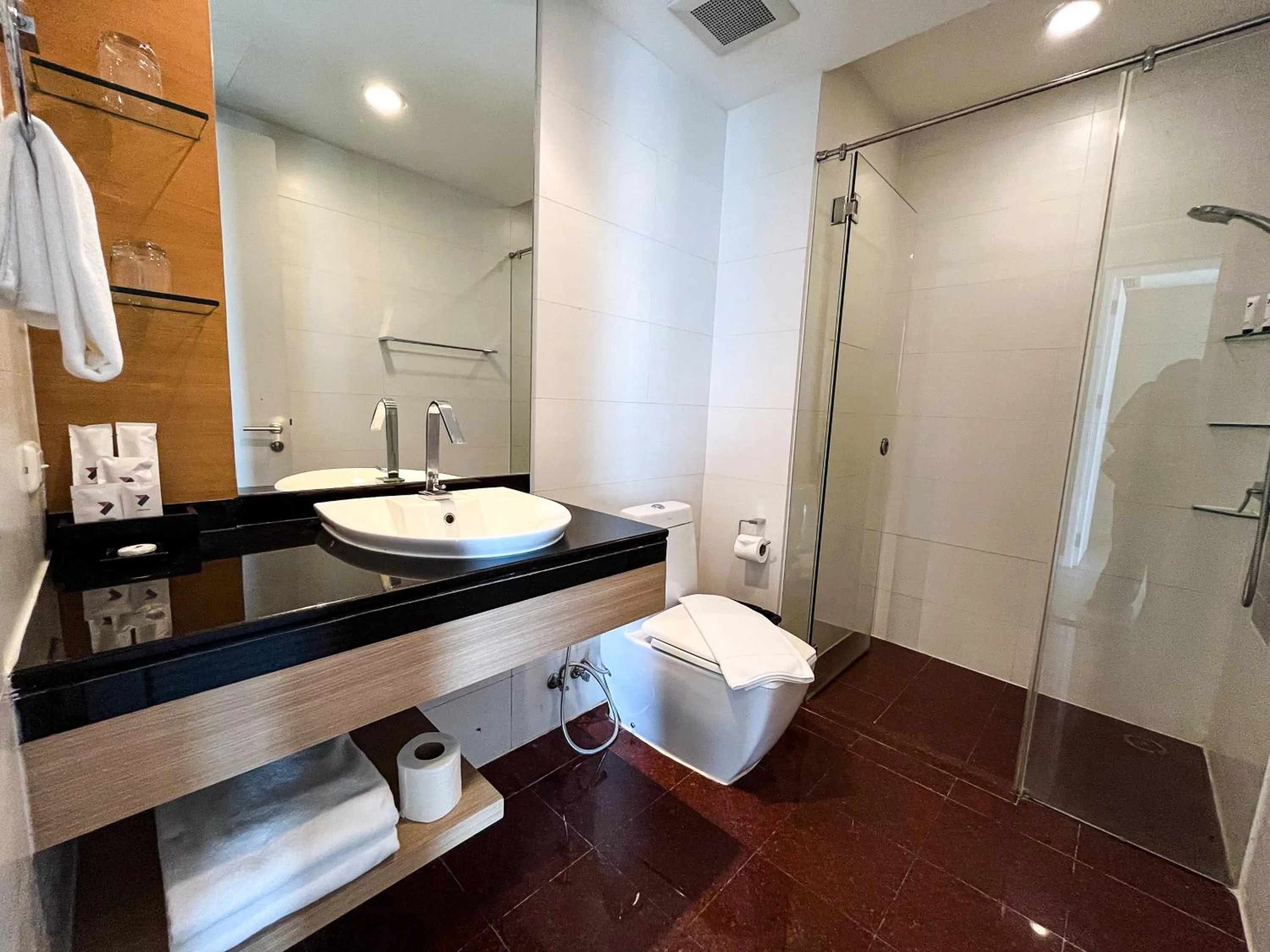 Shower in Urbana Sathorn Hotel, Bangkok