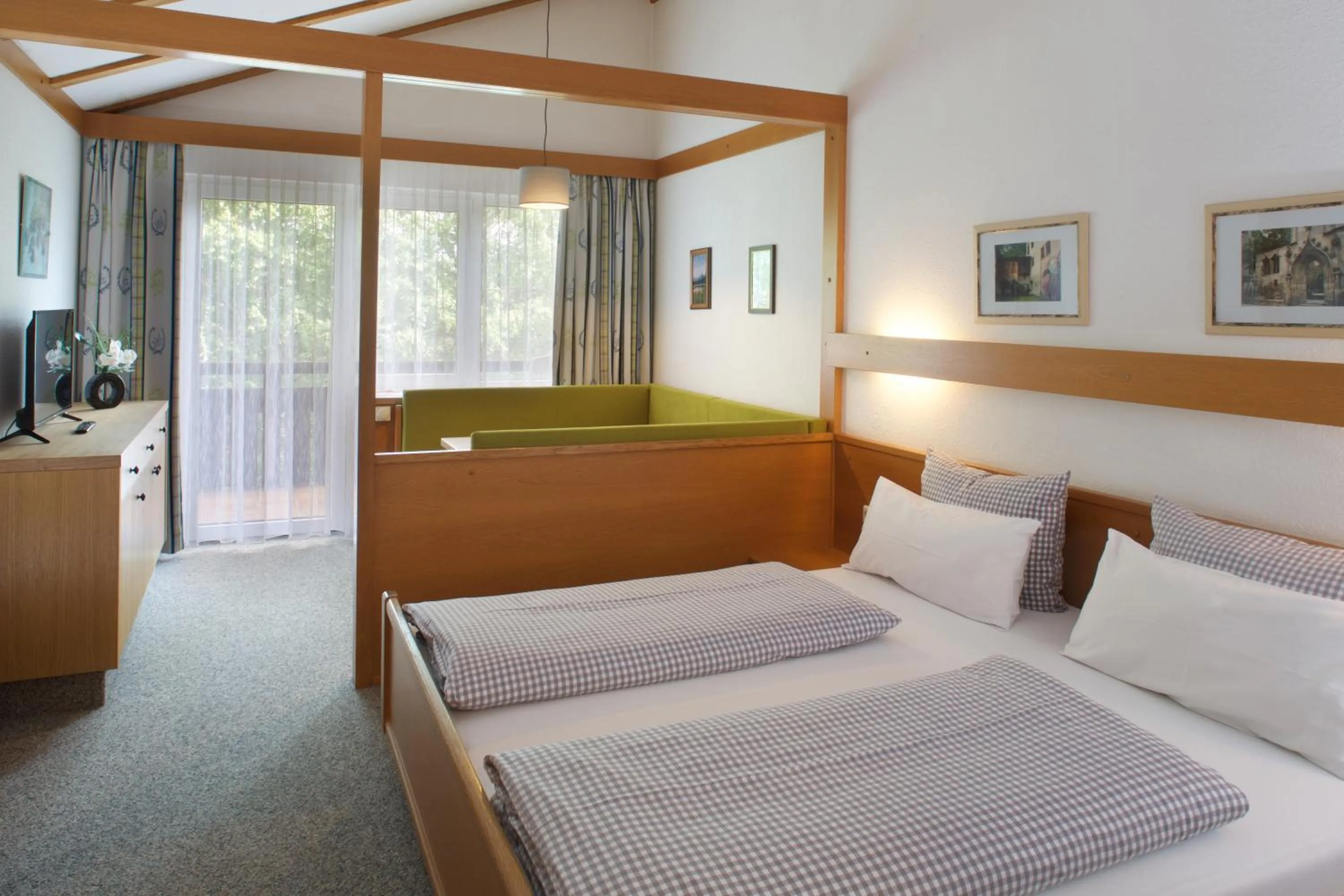 Photo of the whole room, Bed in Appartement-Hotel Happy Kienberg