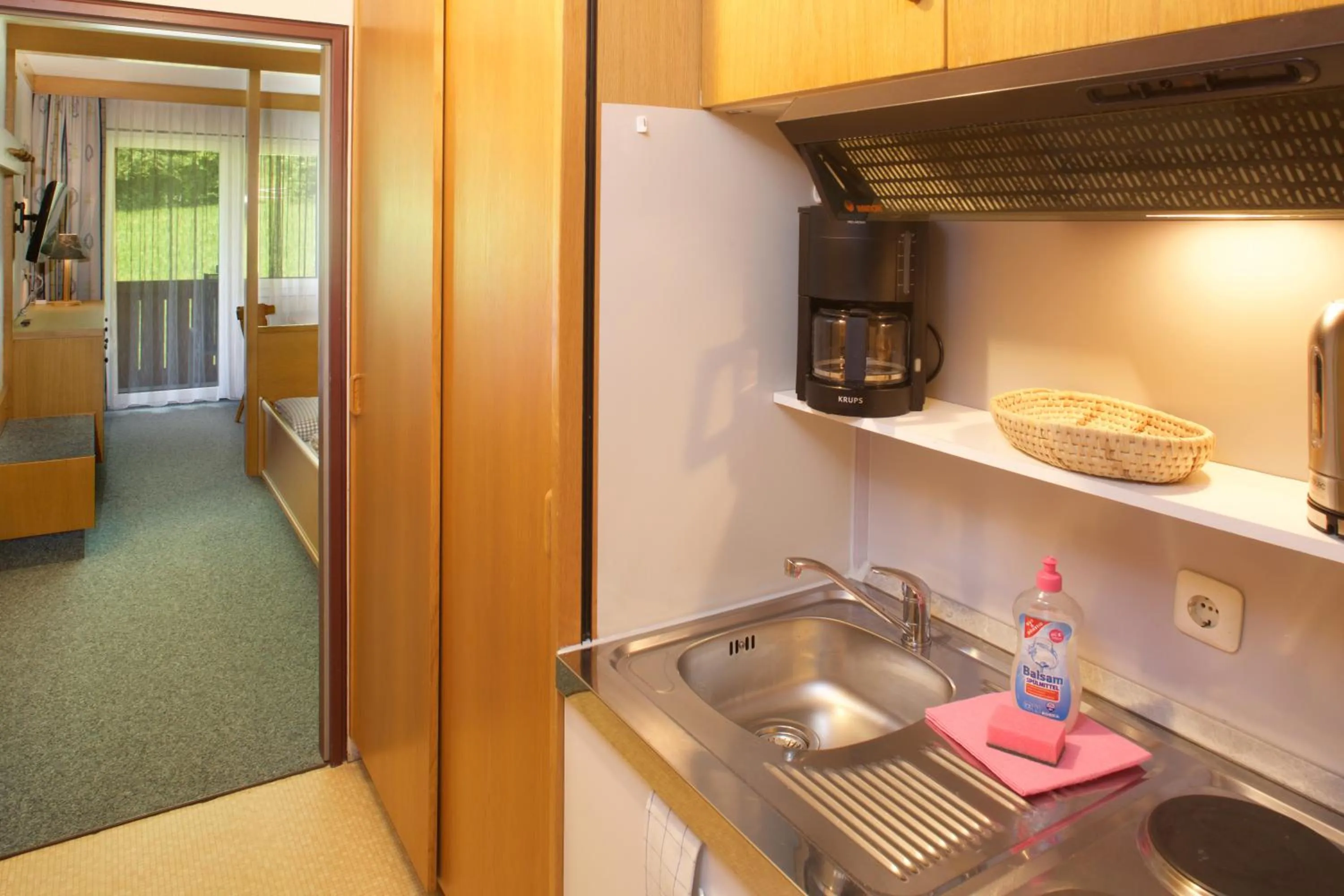 Kitchen or kitchenette in Appartement-Hotel Happy Kienberg