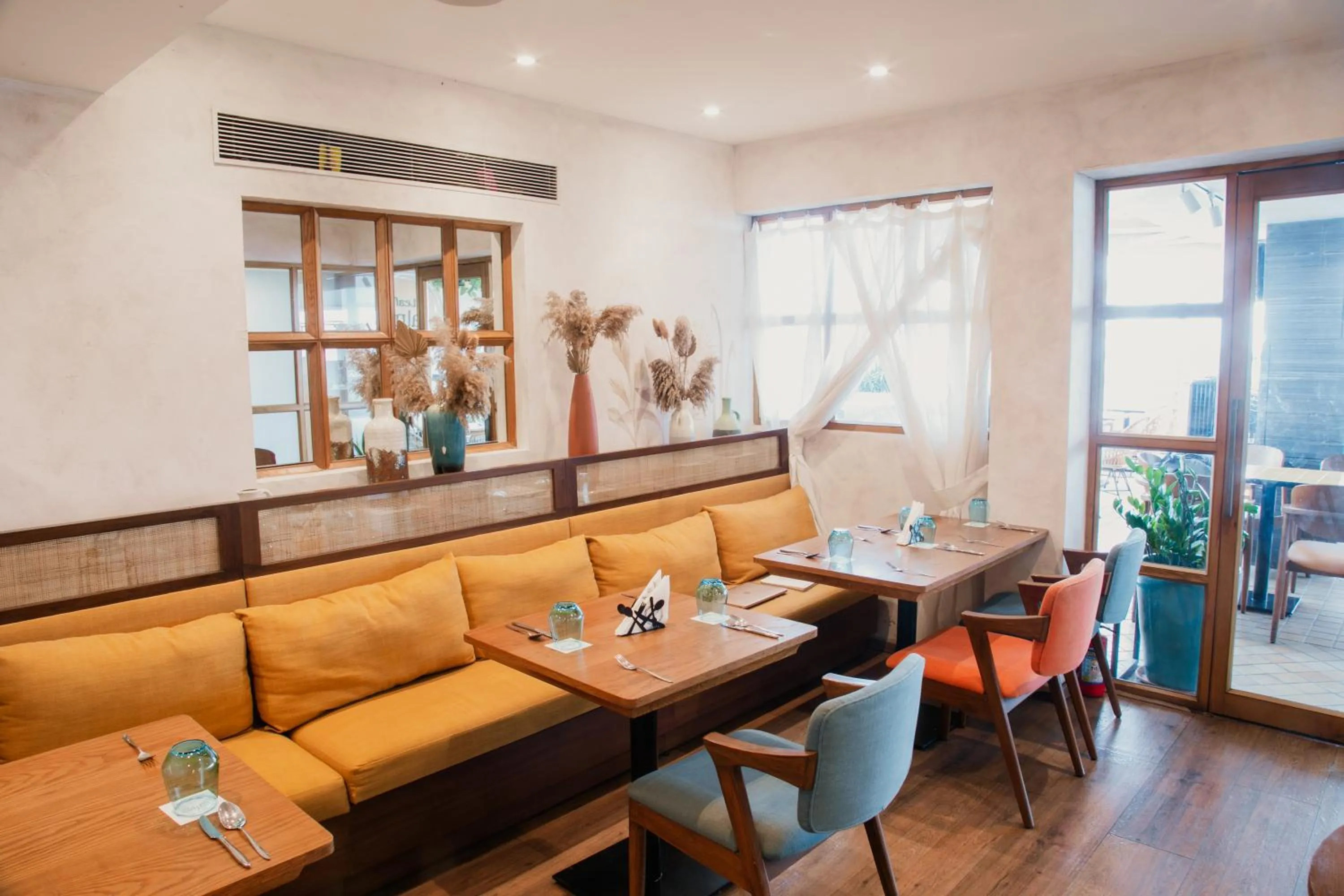 Restaurant/places to eat in The Shalimar Hotel, Kemps Corner