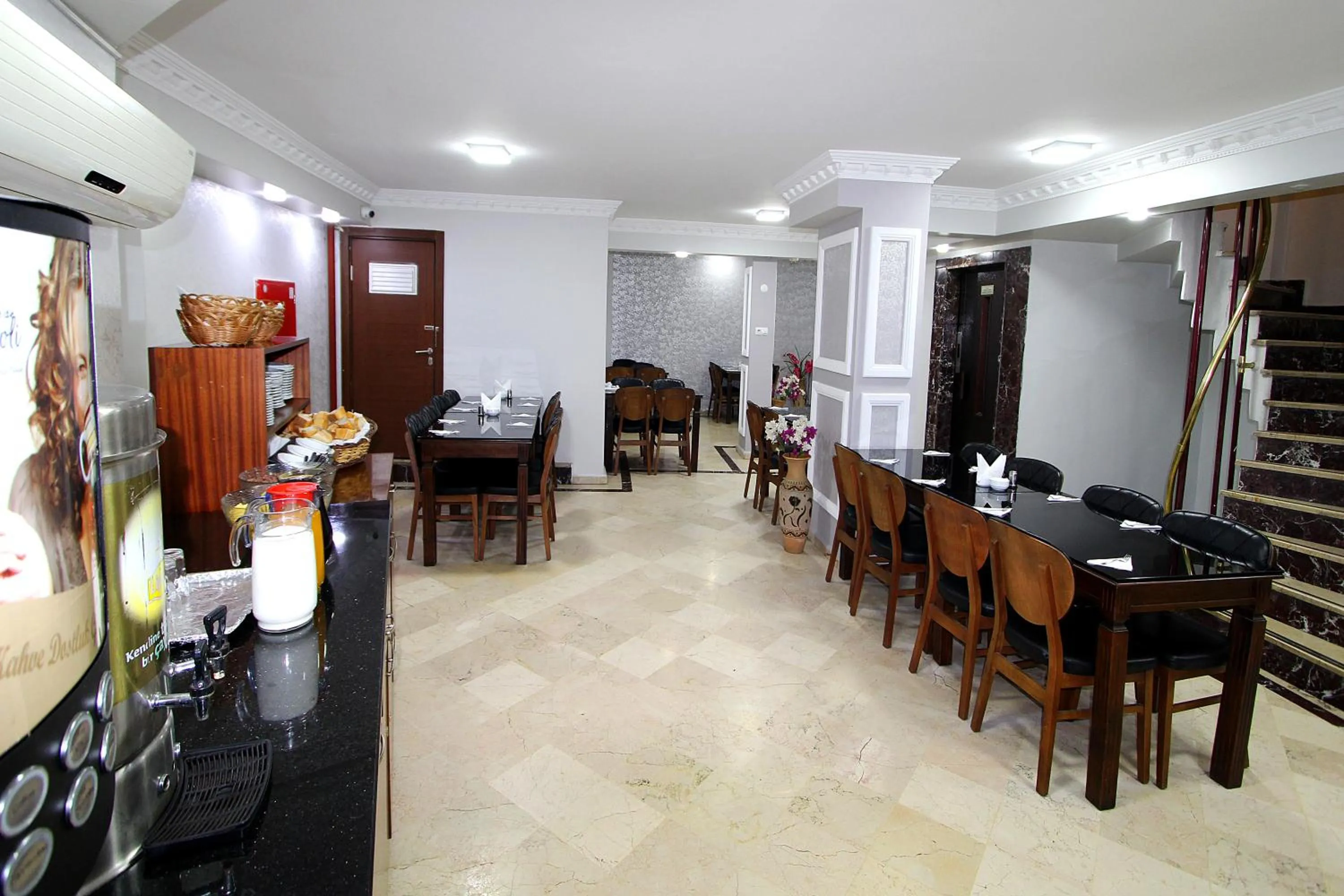 Dining area in Lyon Hotel İstanbul