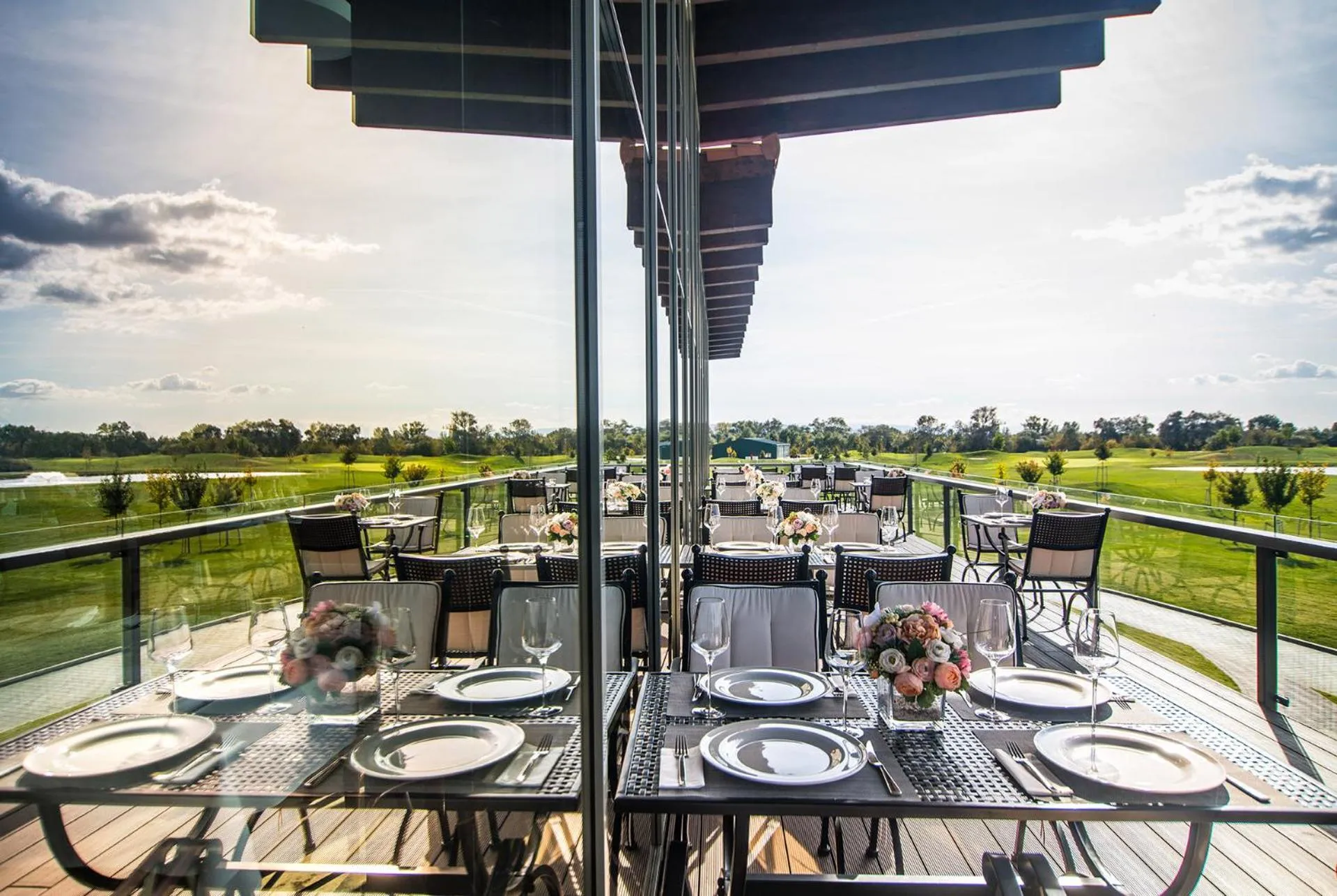 Restaurant/places to eat in Theodora Golf Club