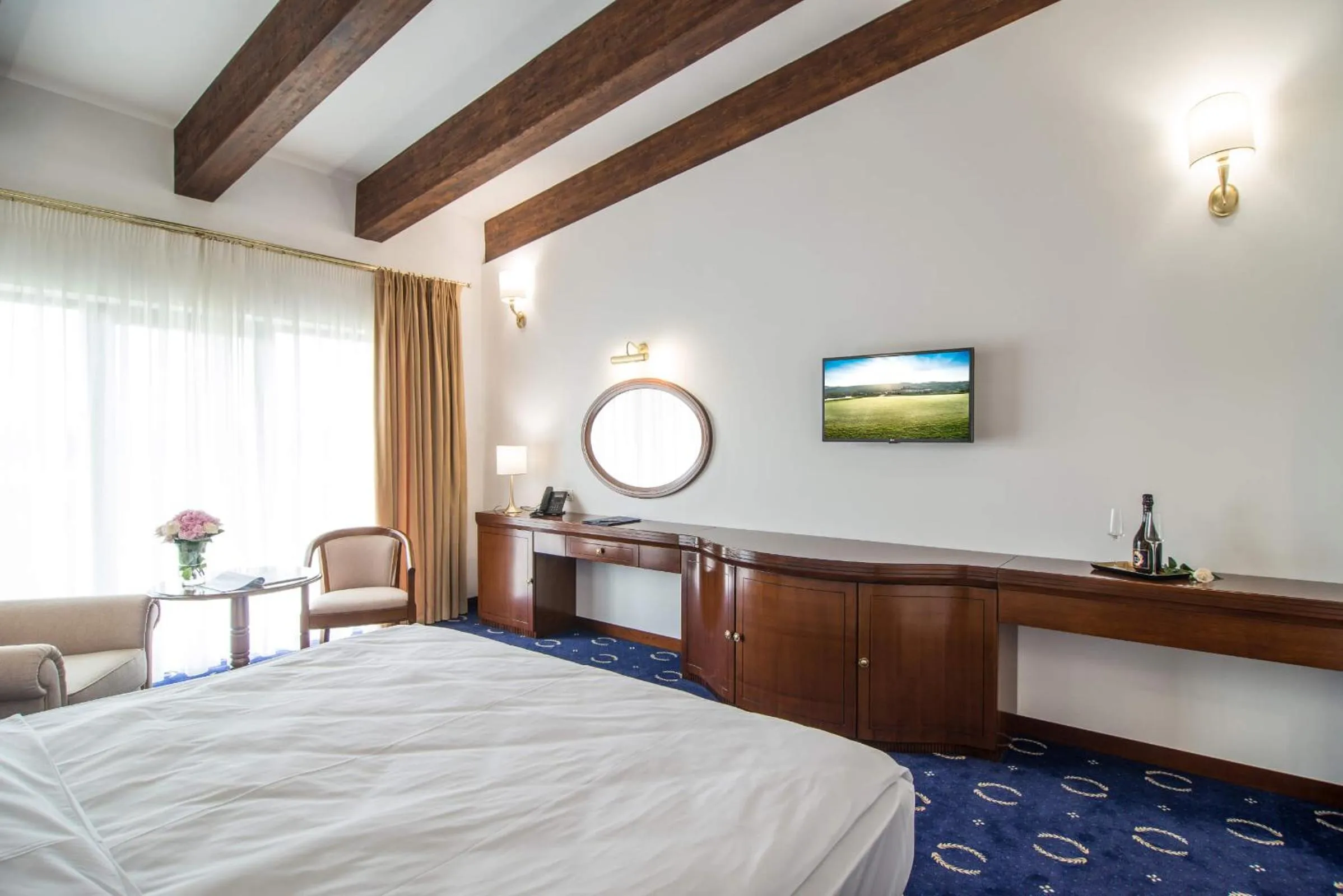 Photo of the whole room, Bed in Theodora Golf Club