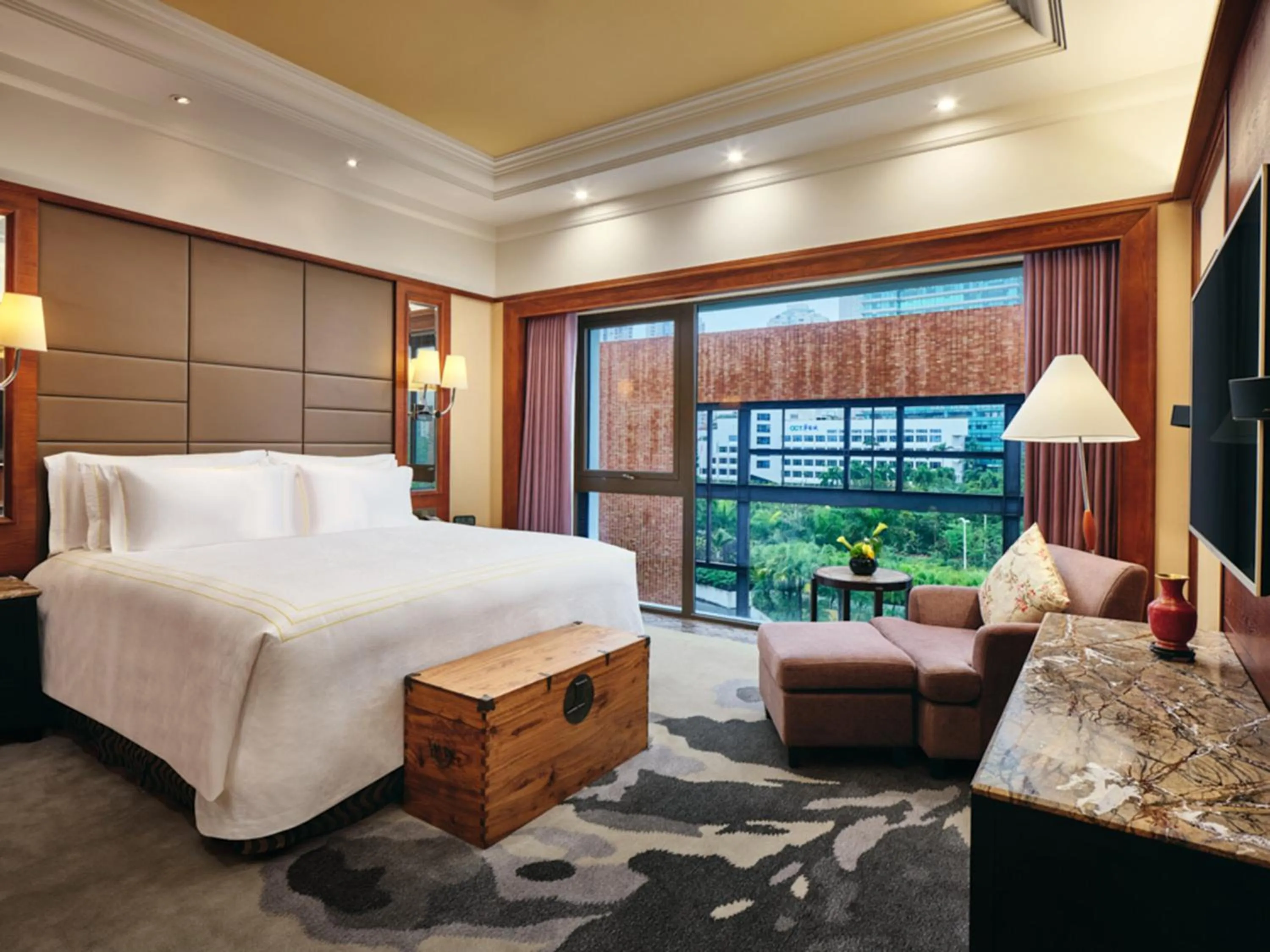 Photo of the whole room, Bed in InterContinental Shenzhen by IHG