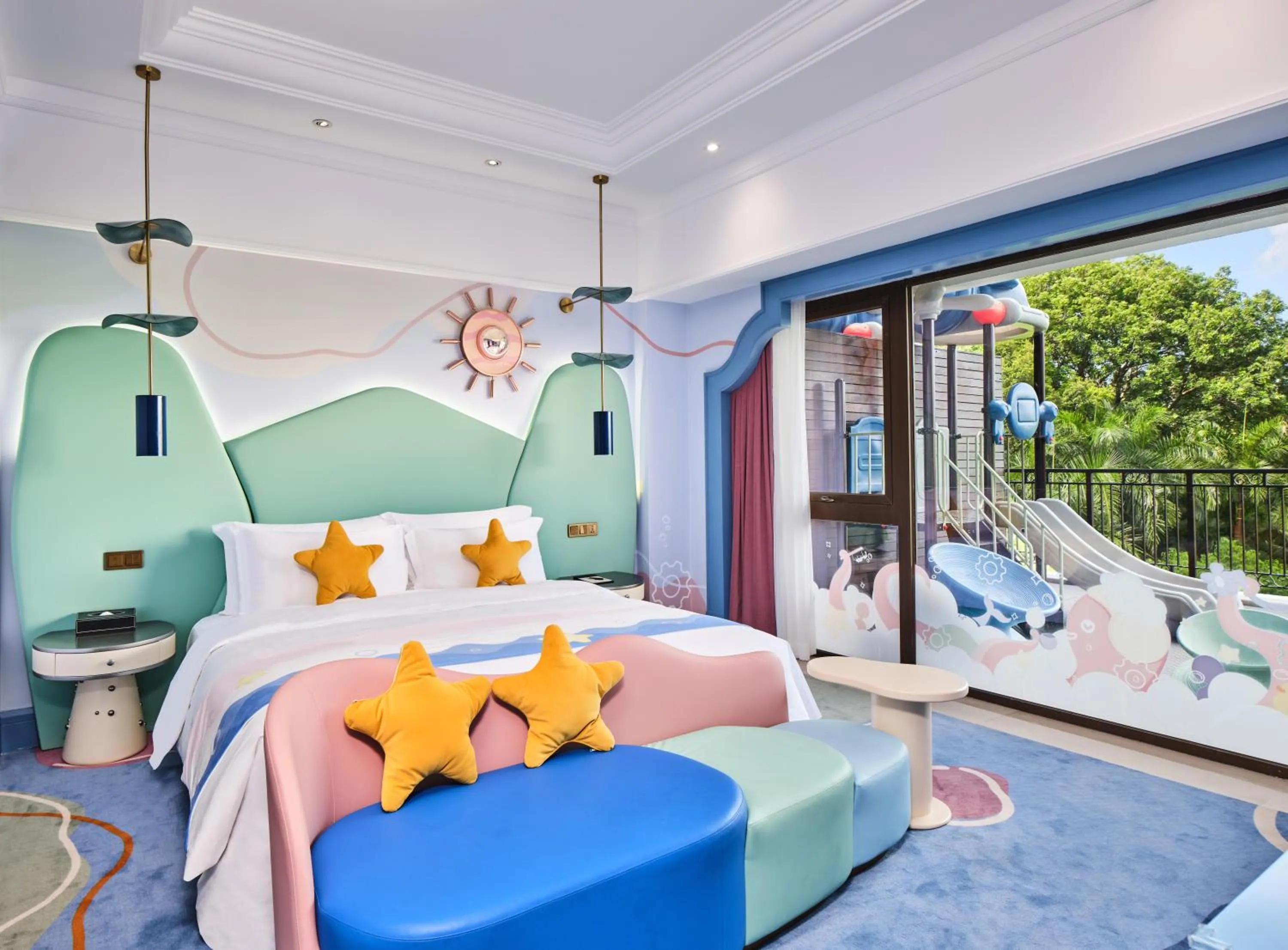 Photo of the whole room, Bed in InterContinental Shenzhen by IHG