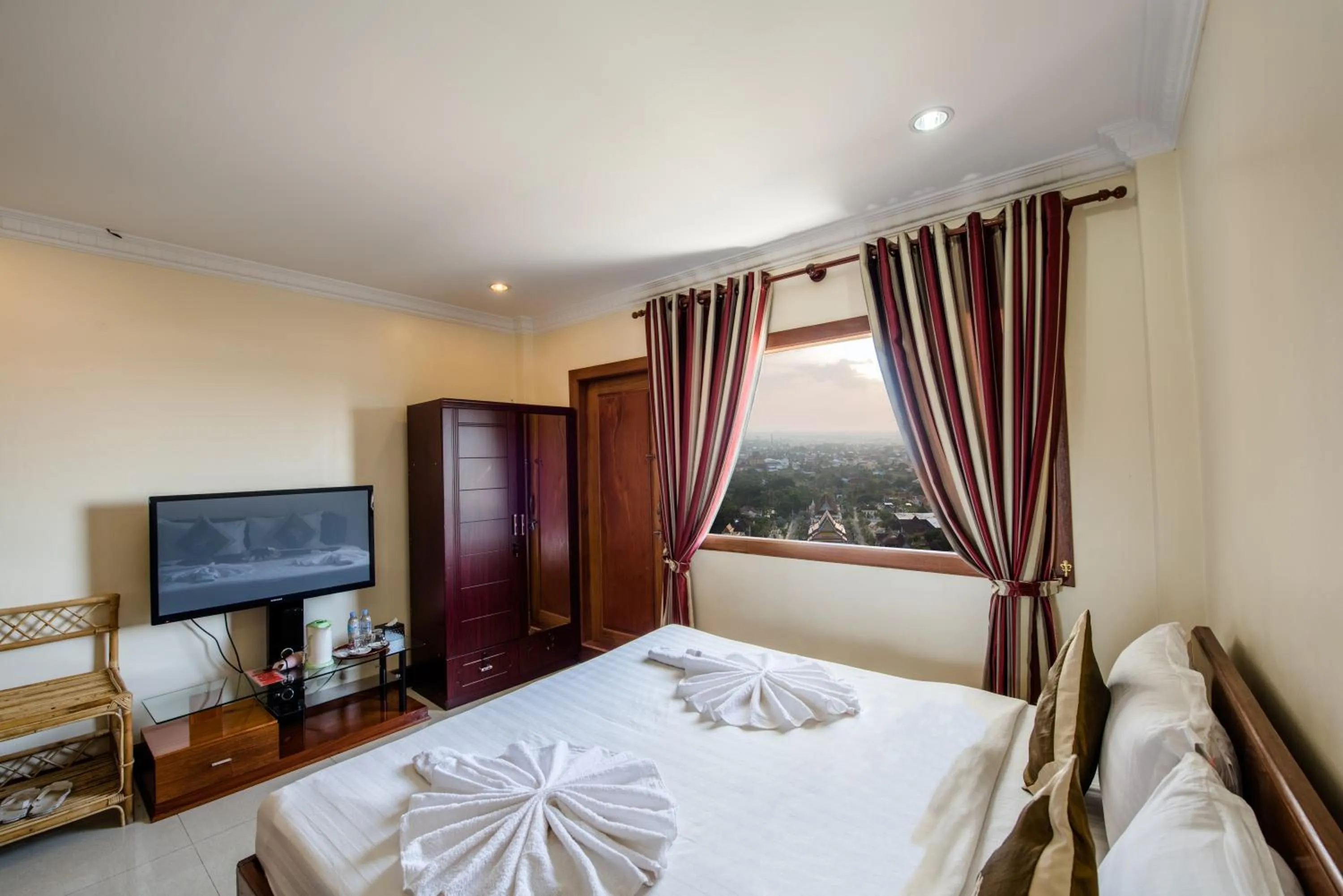 Bed in Seng Hout Hotel