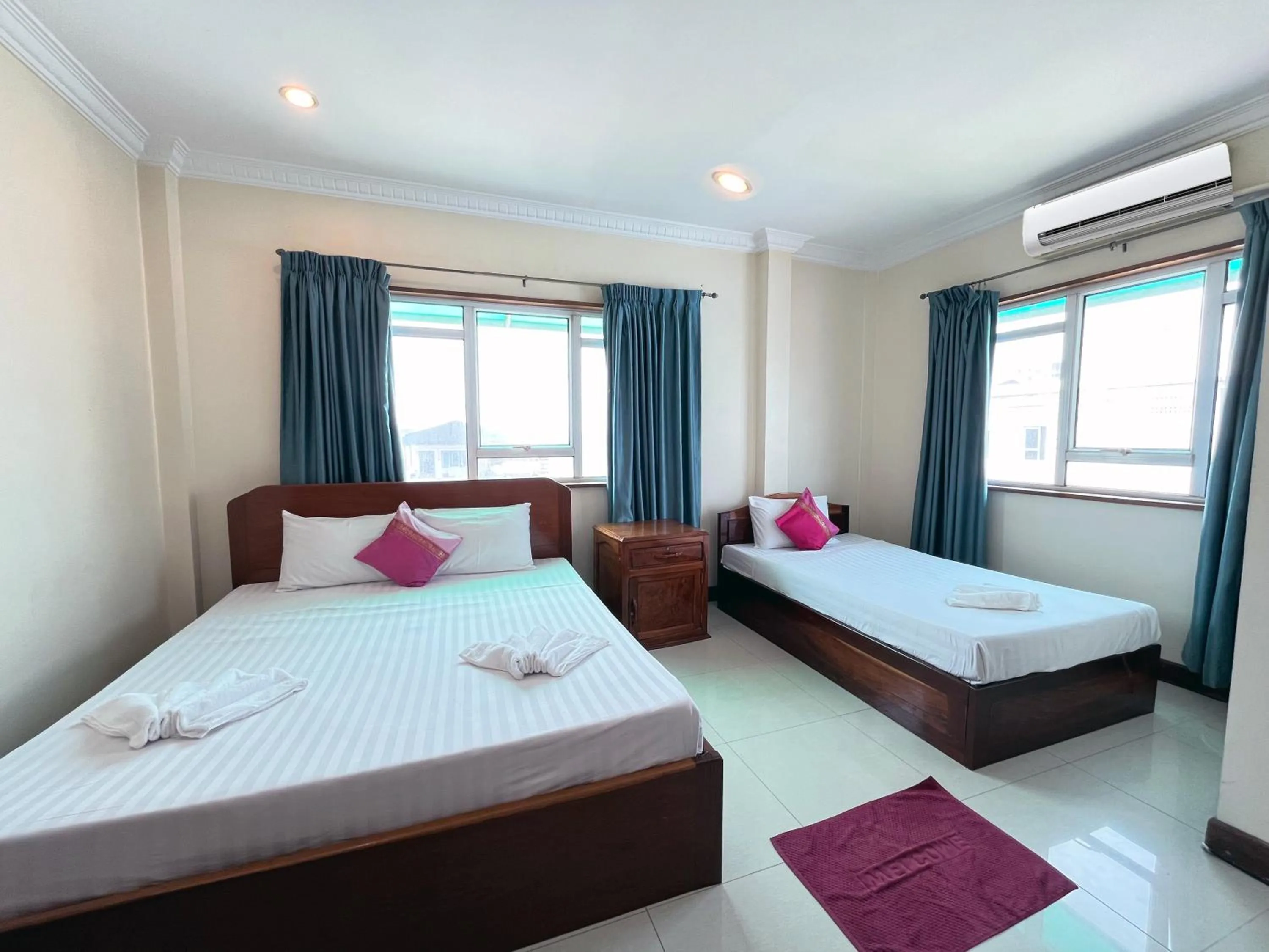 Bed in Seng Hout Hotel