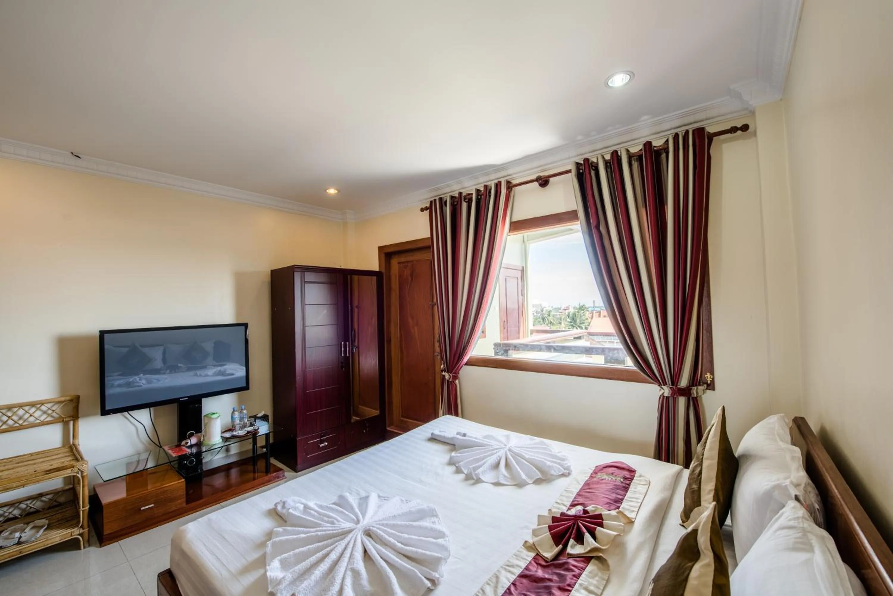 Bed in Seng Hout Hotel