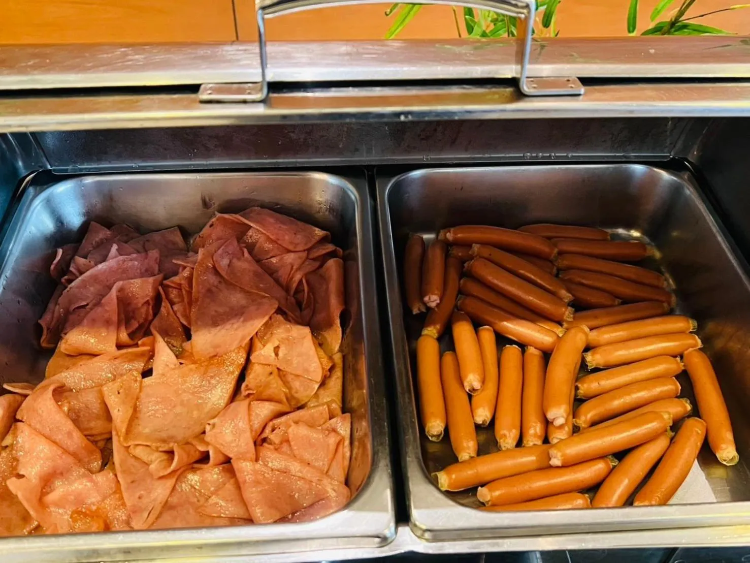 Buffet breakfast in Baramee Resortel