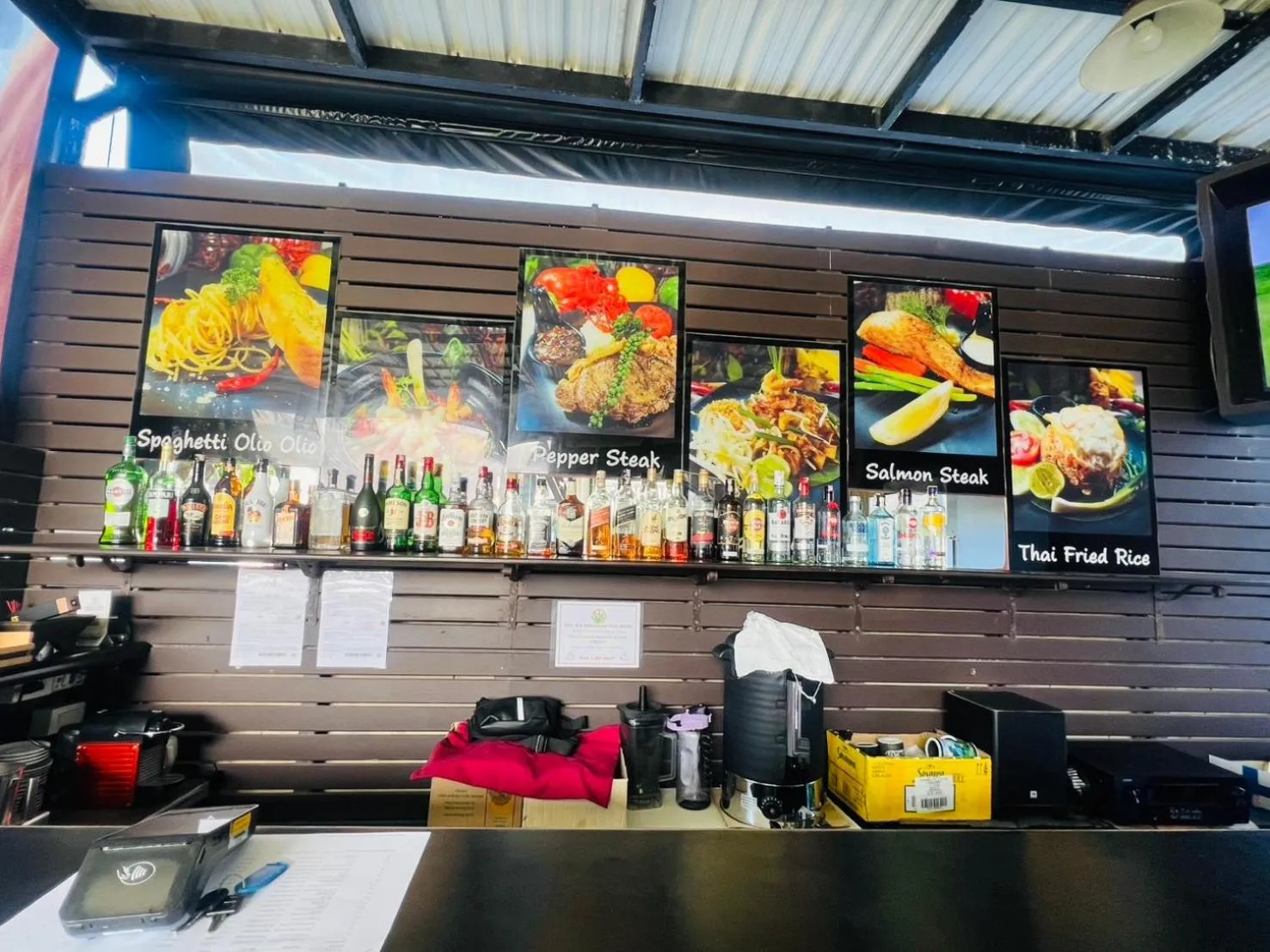 Restaurant/places to eat in Baramee Resortel