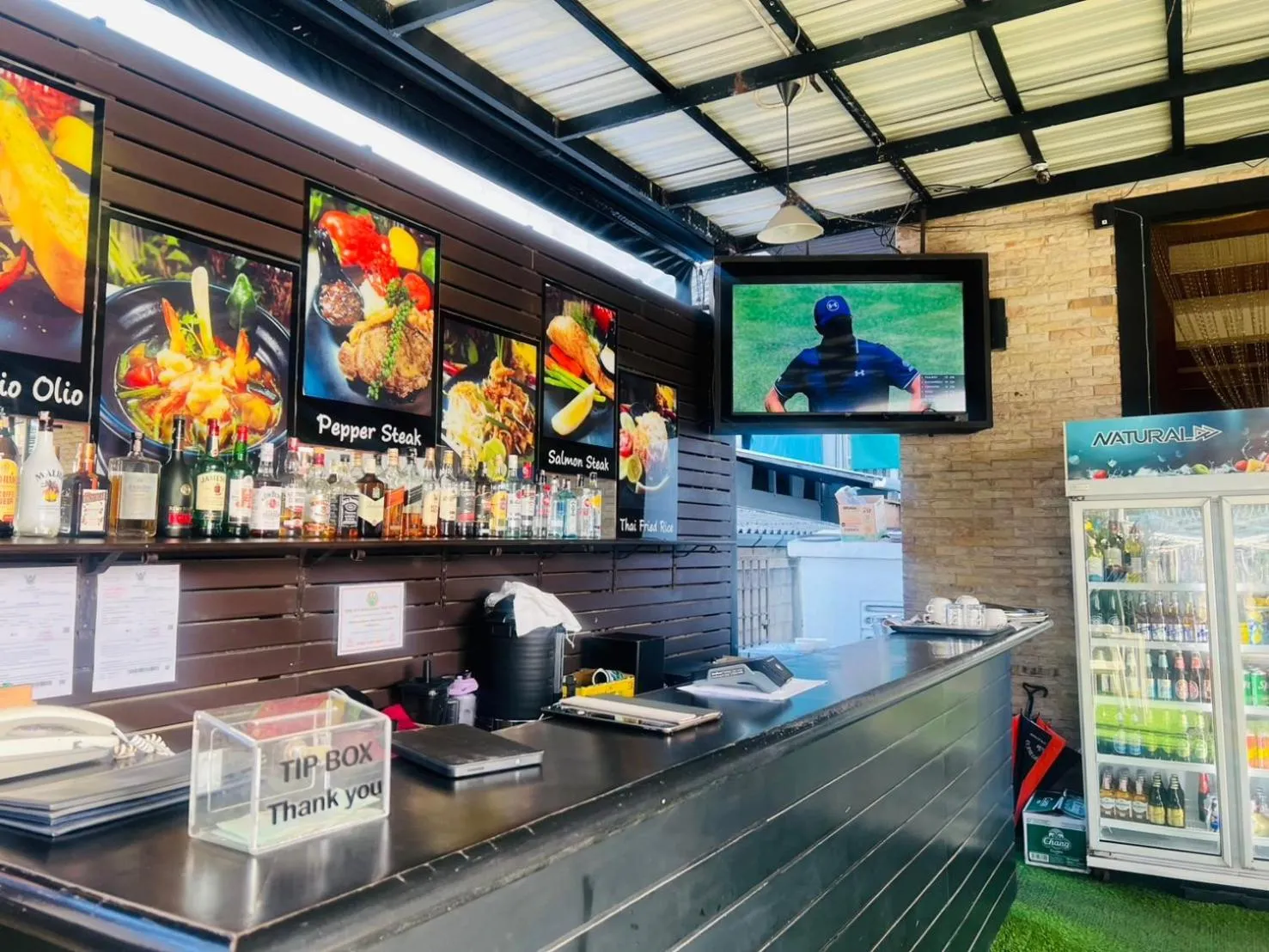 Restaurant/places to eat in Baramee Resortel