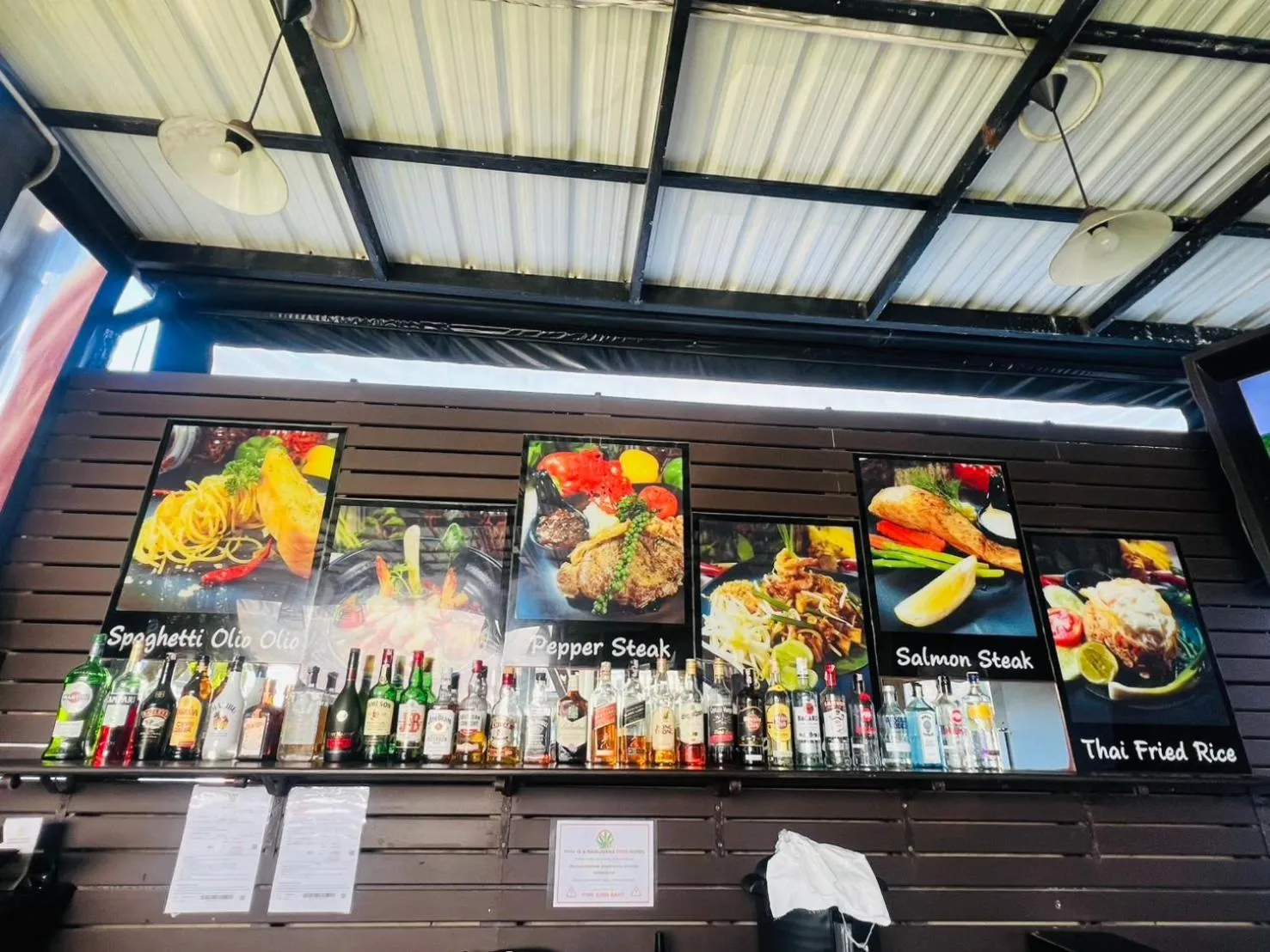 Restaurant/places to eat in Baramee Resortel