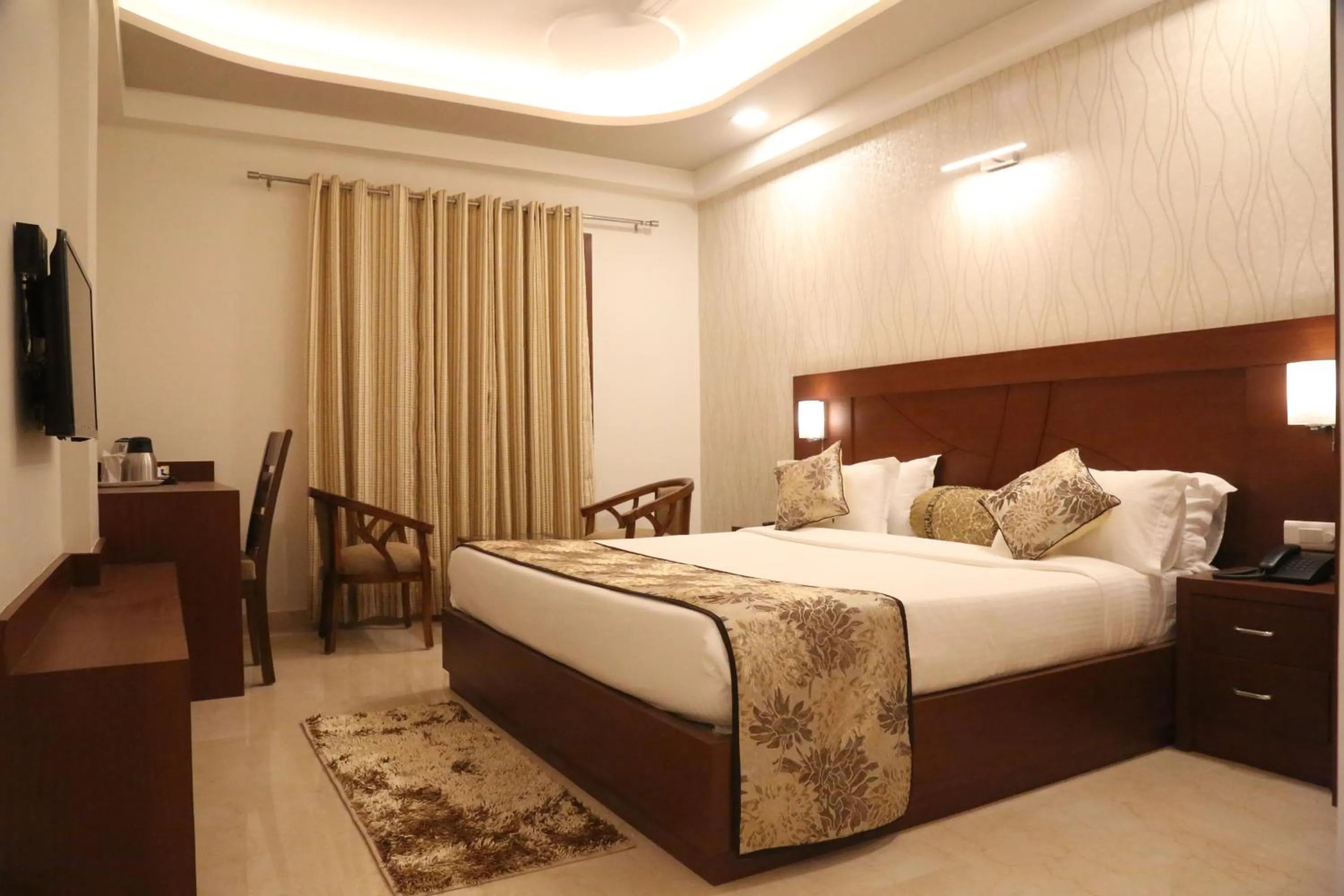 Bed in Hotel Varanasi Inn