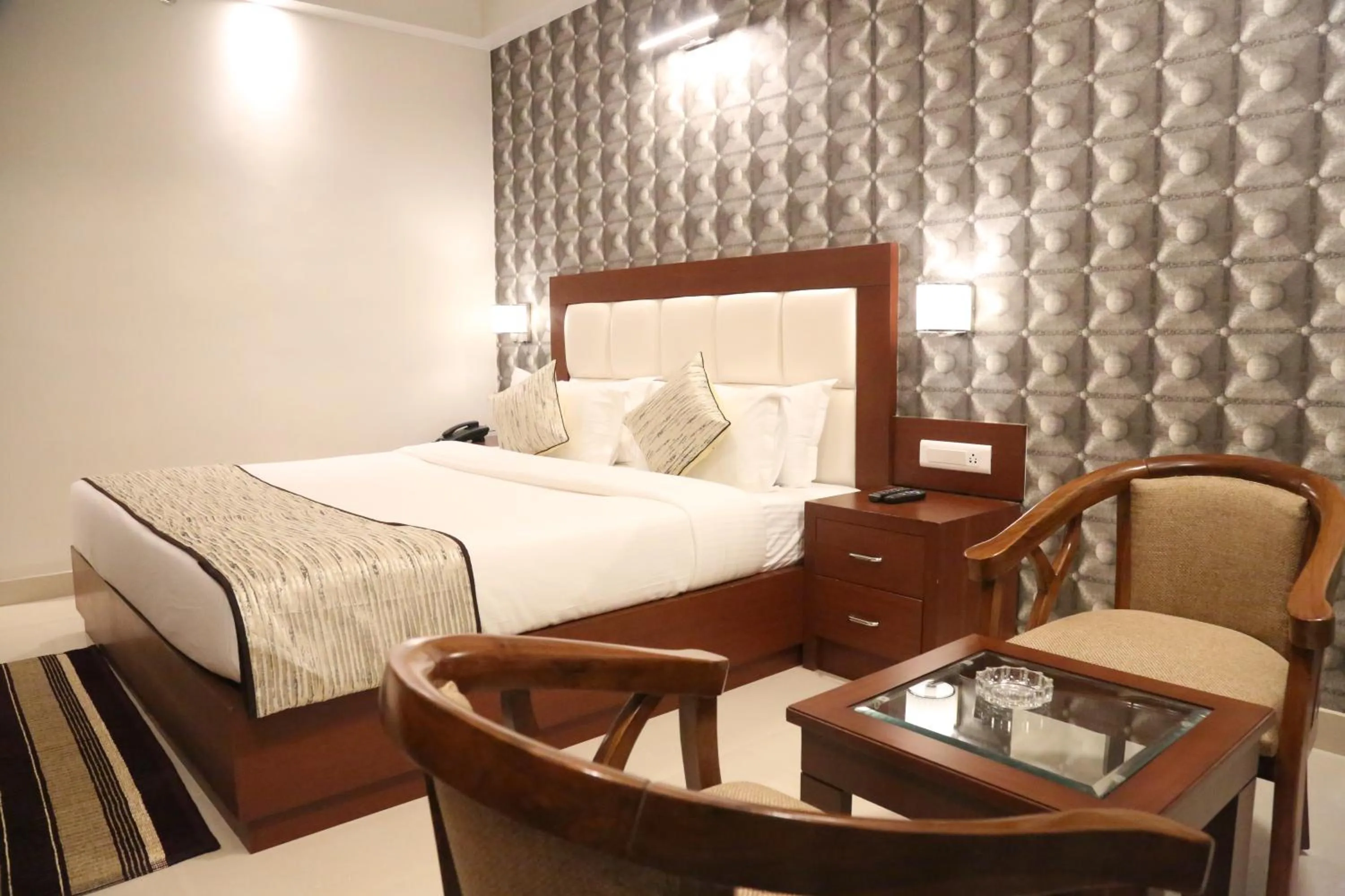 Bed in Hotel Varanasi Inn