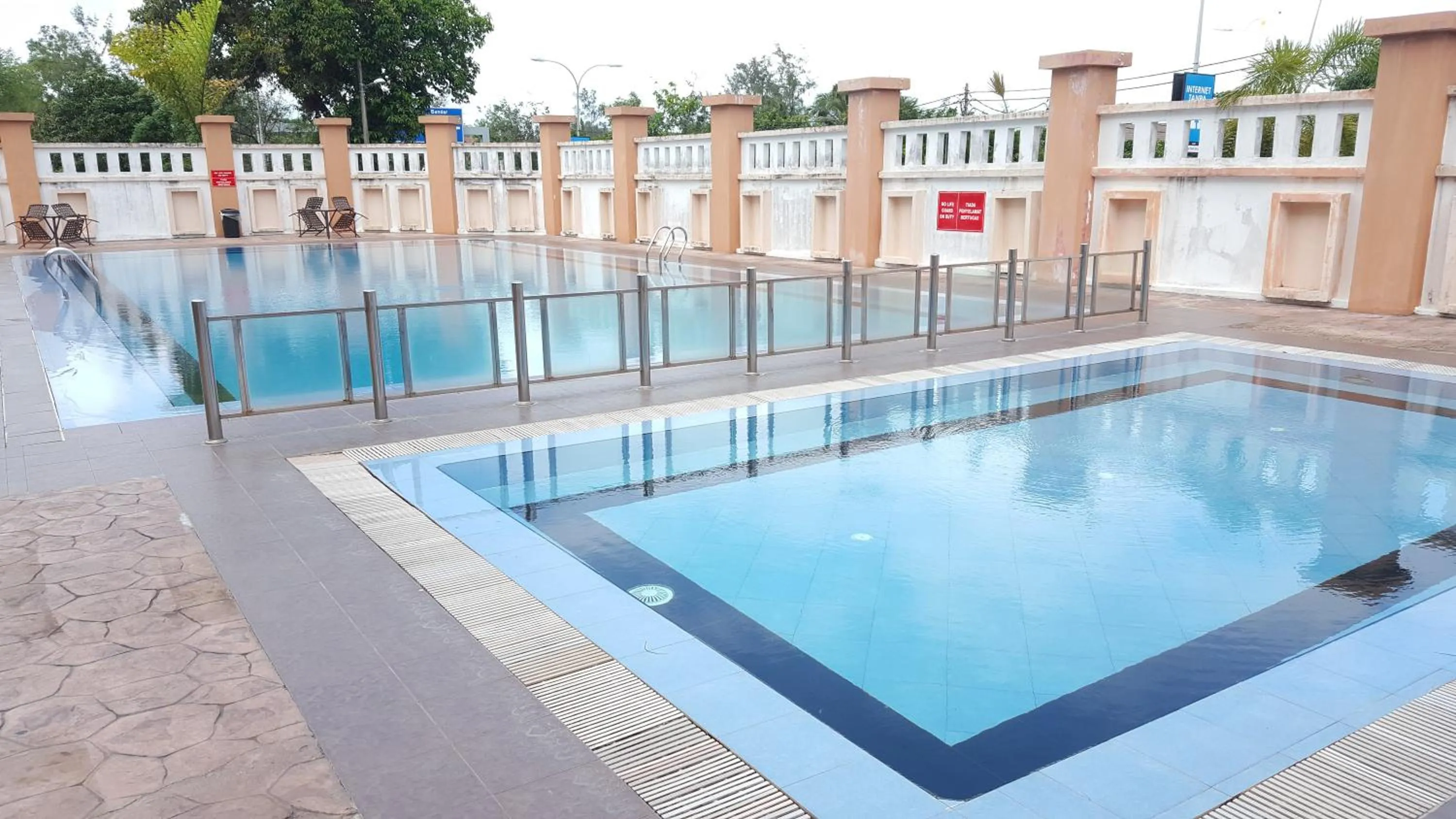 Swimming pool in Permai Hotel Kuala Terengganu