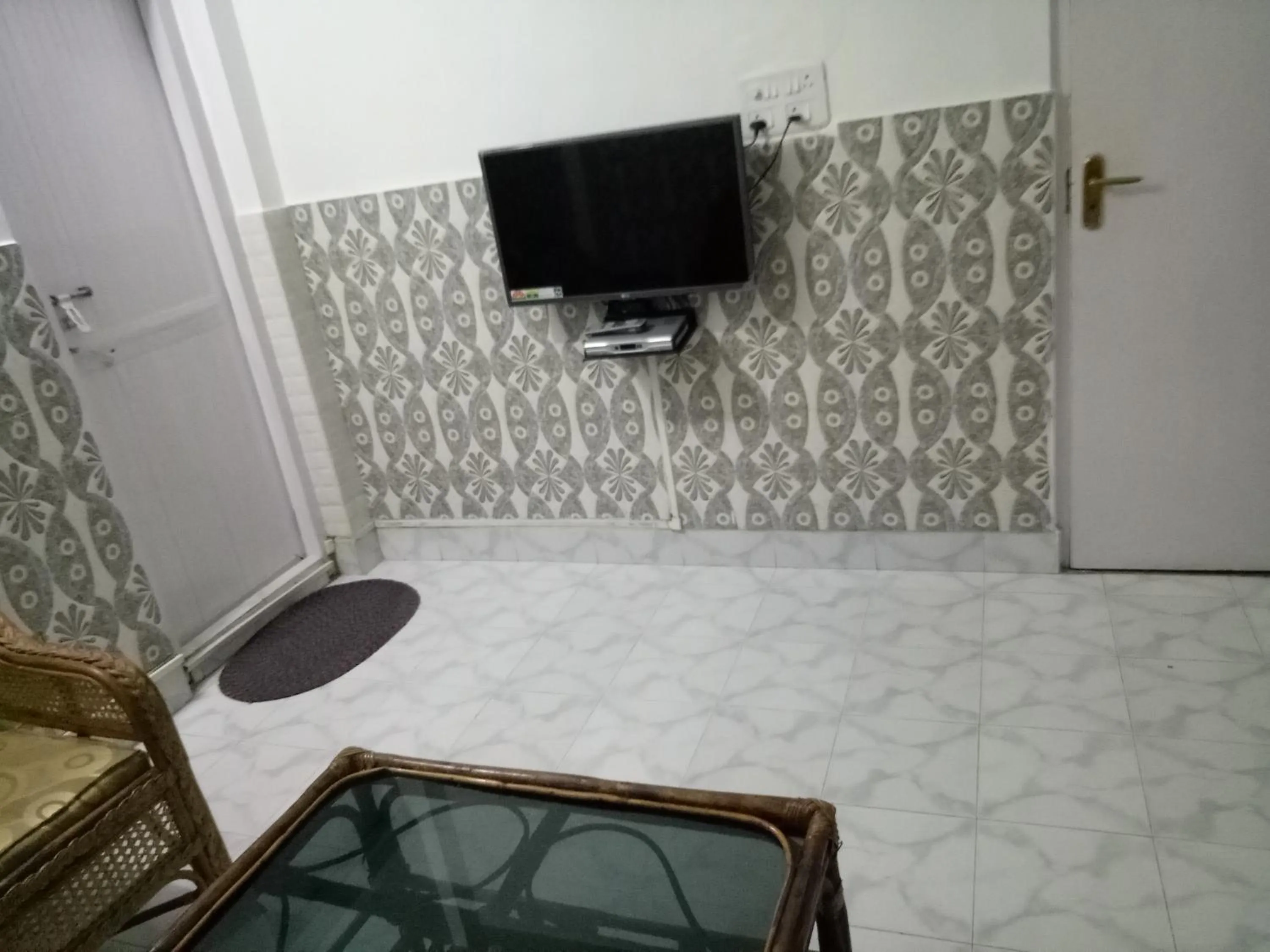 Communal lounge/ TV room in Hotel Kameng