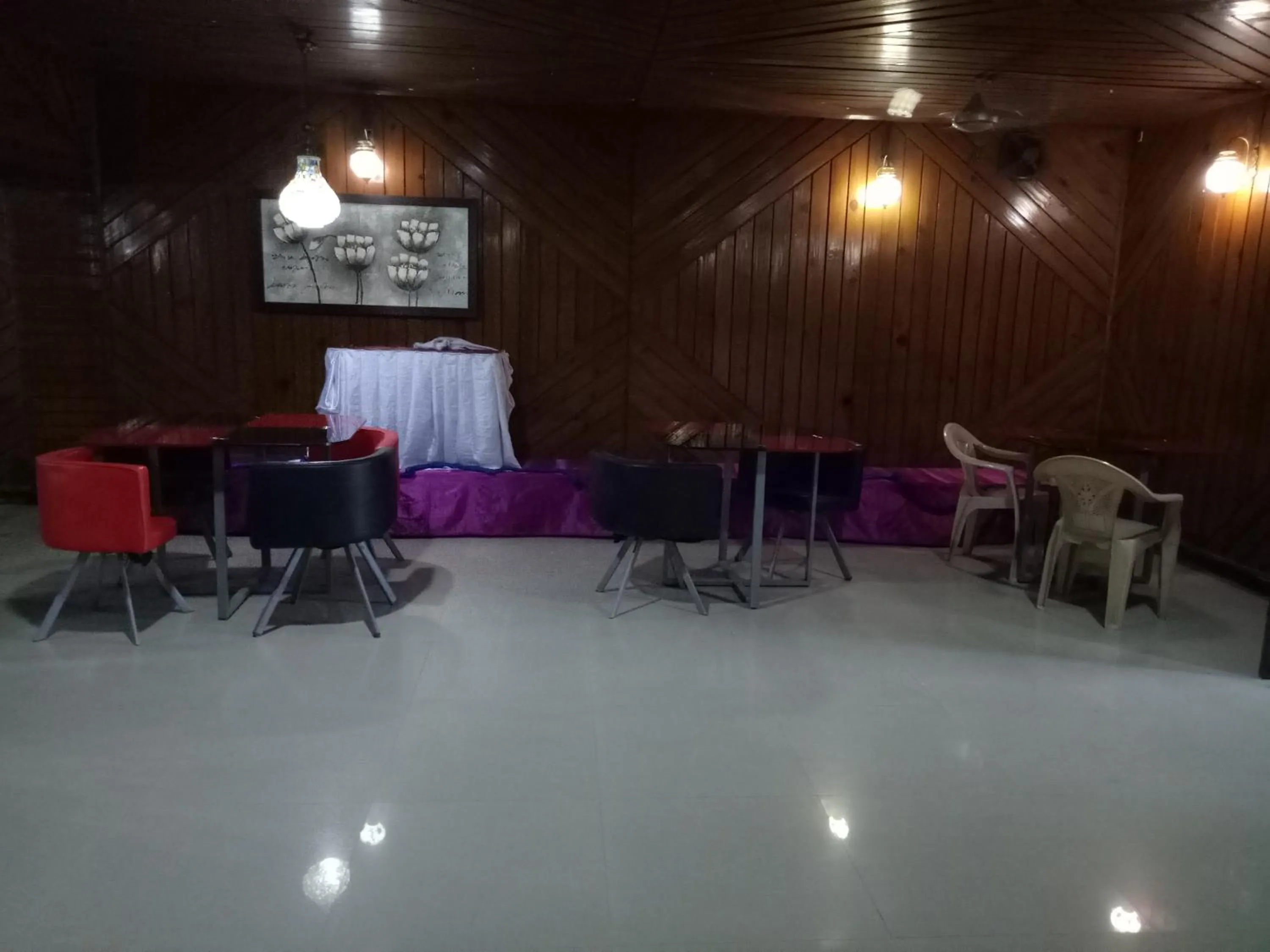 Restaurant/places to eat in Hotel Kameng