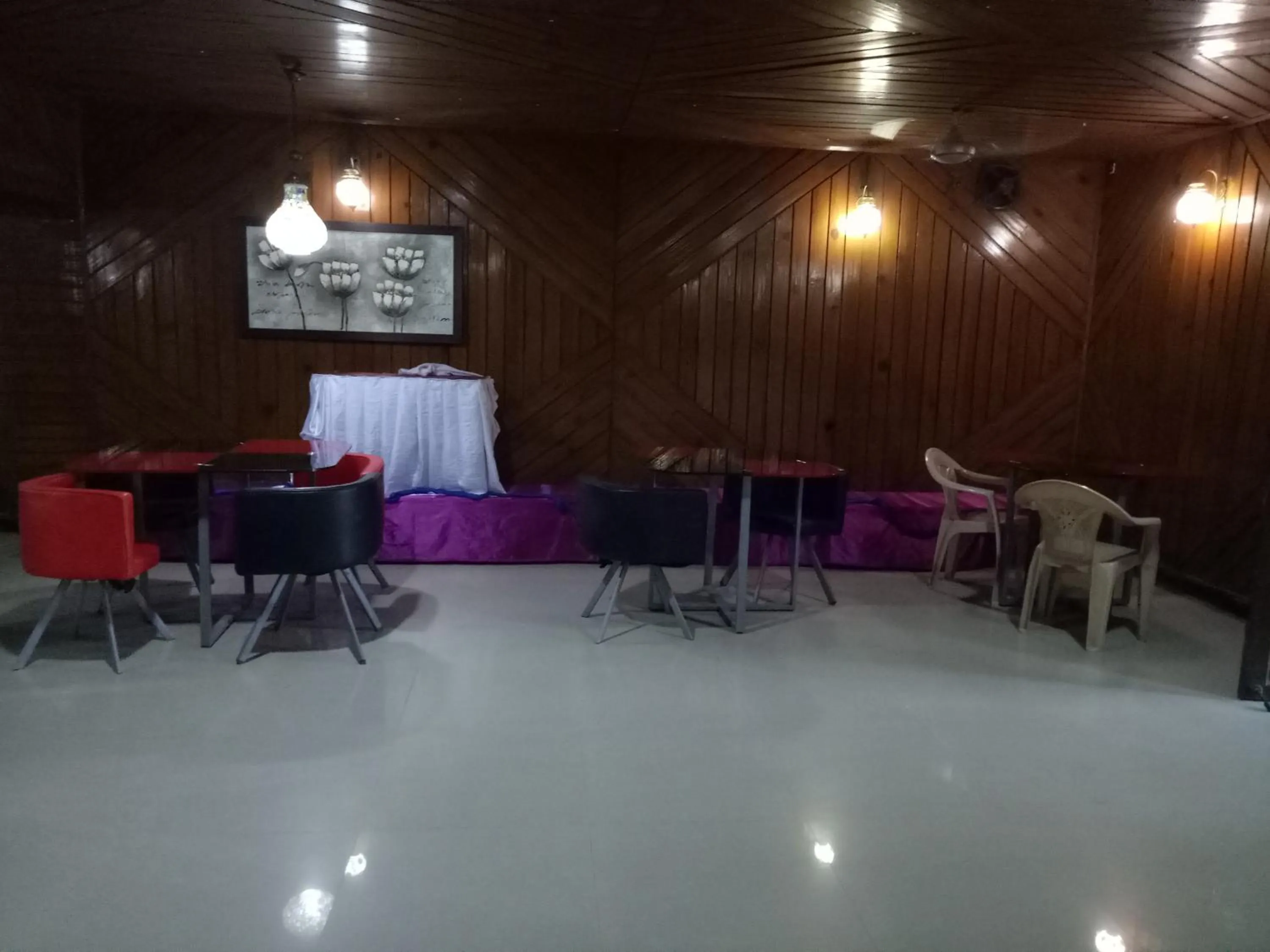 Food and drinks in Hotel Kameng