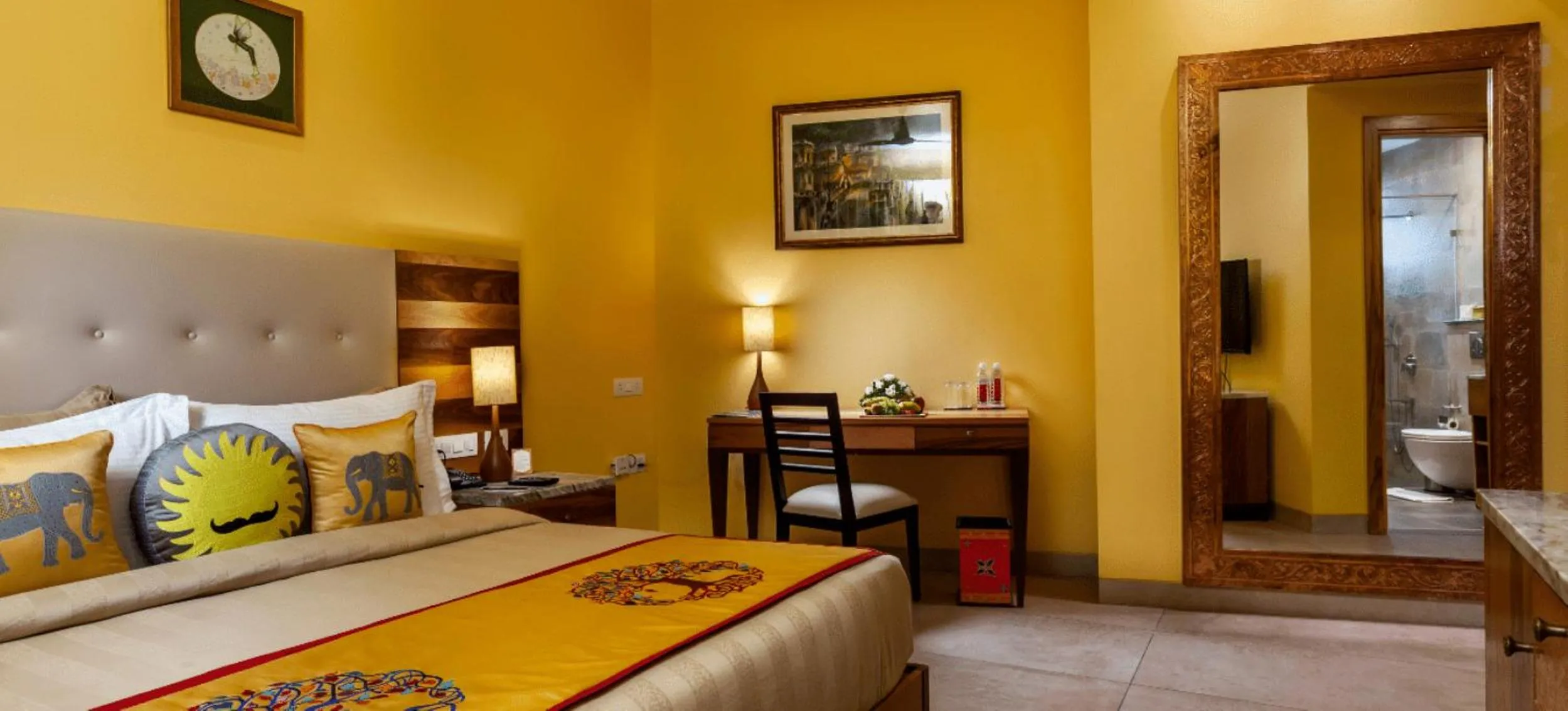 Bedroom, Bed in juSTa Luxe Sajjangarh Resort & Spa, Udaipur