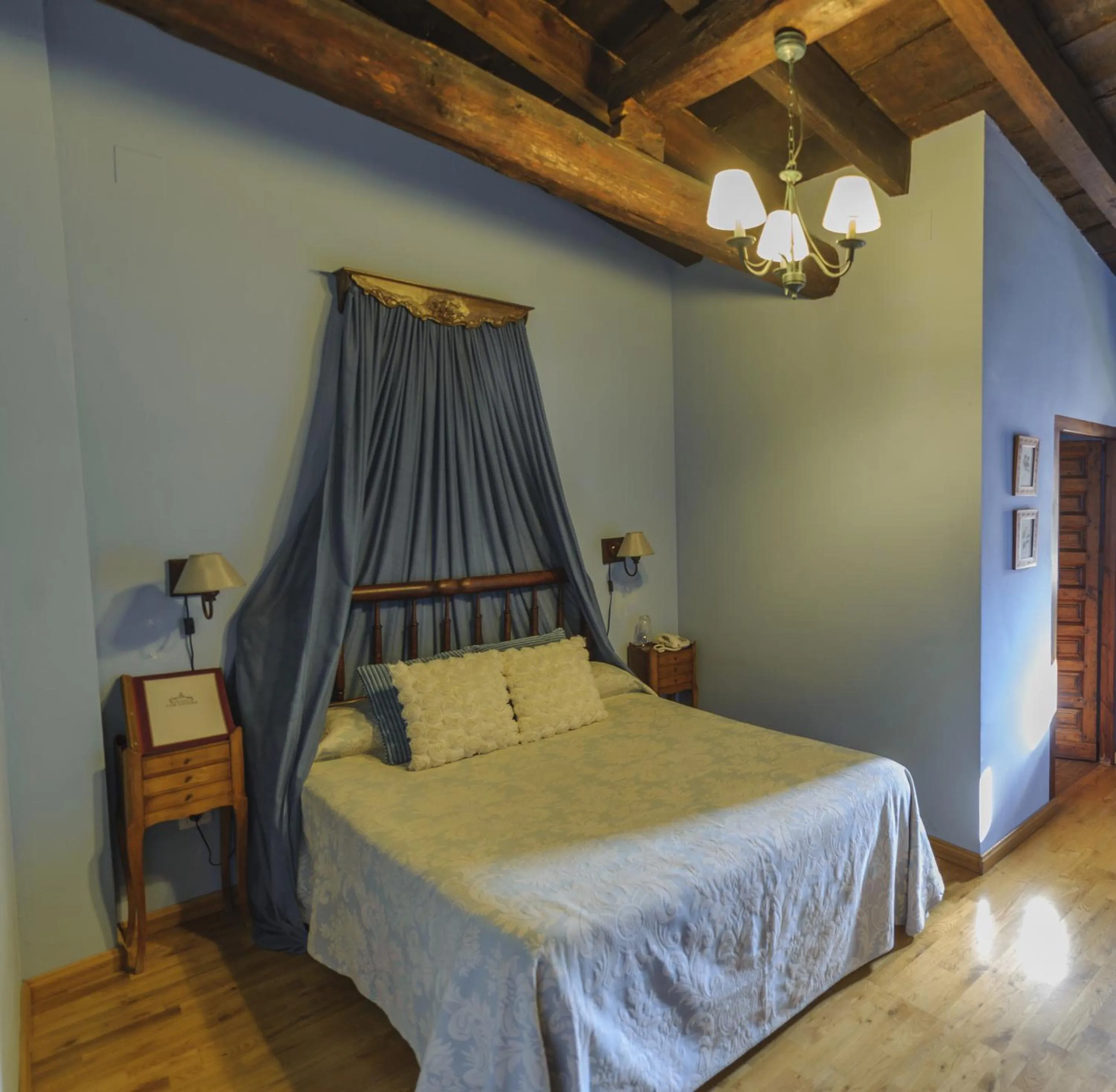 Bed in Hotel Los Leones - Adults Only