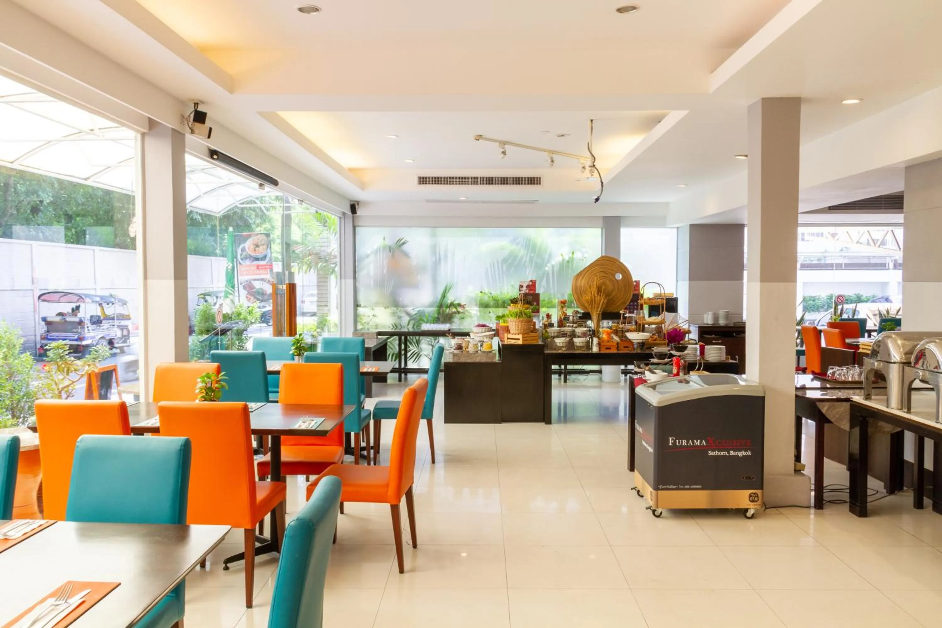 Restaurant/places to eat in FuramaXclusive Sathorn, Bangkok