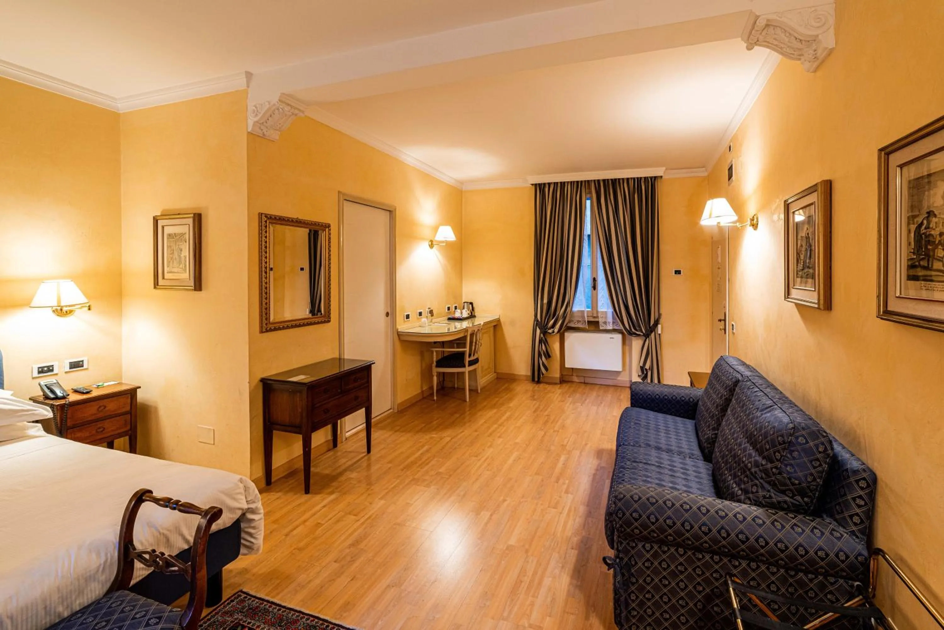 Living room, Bed in Phi Hotel Canalgrande