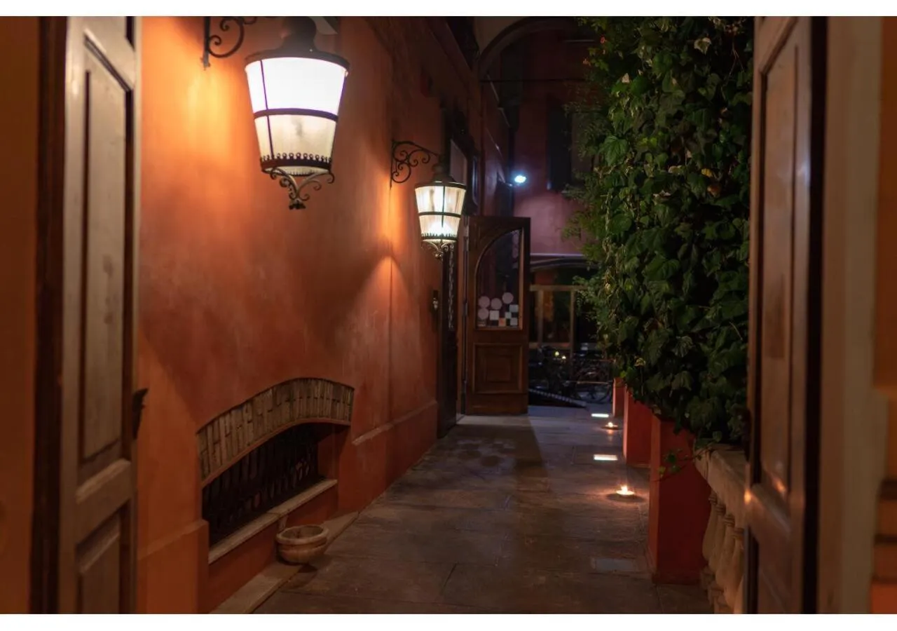 Restaurant/places to eat in Phi Hotel Canalgrande