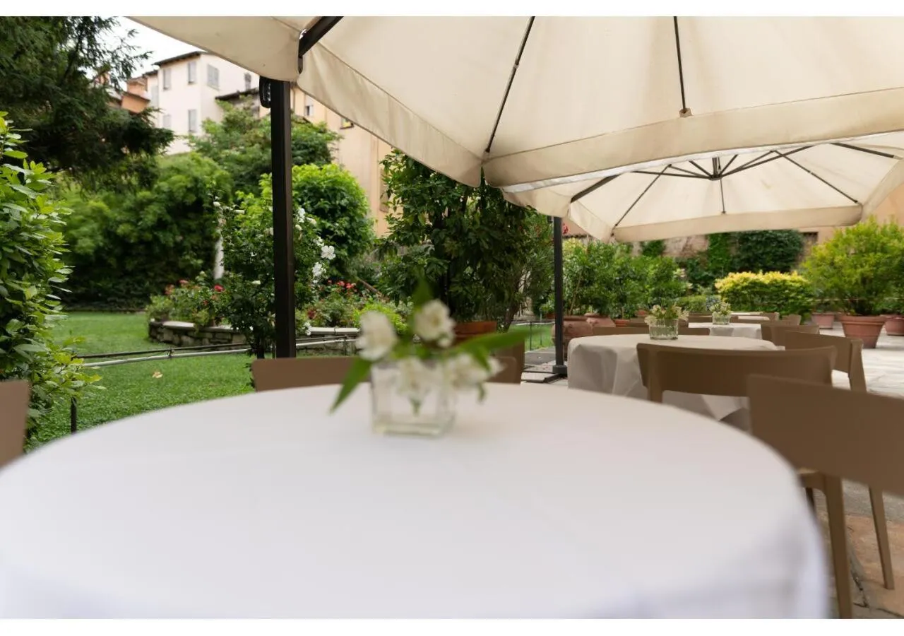 Patio in Phi Hotel Canalgrande