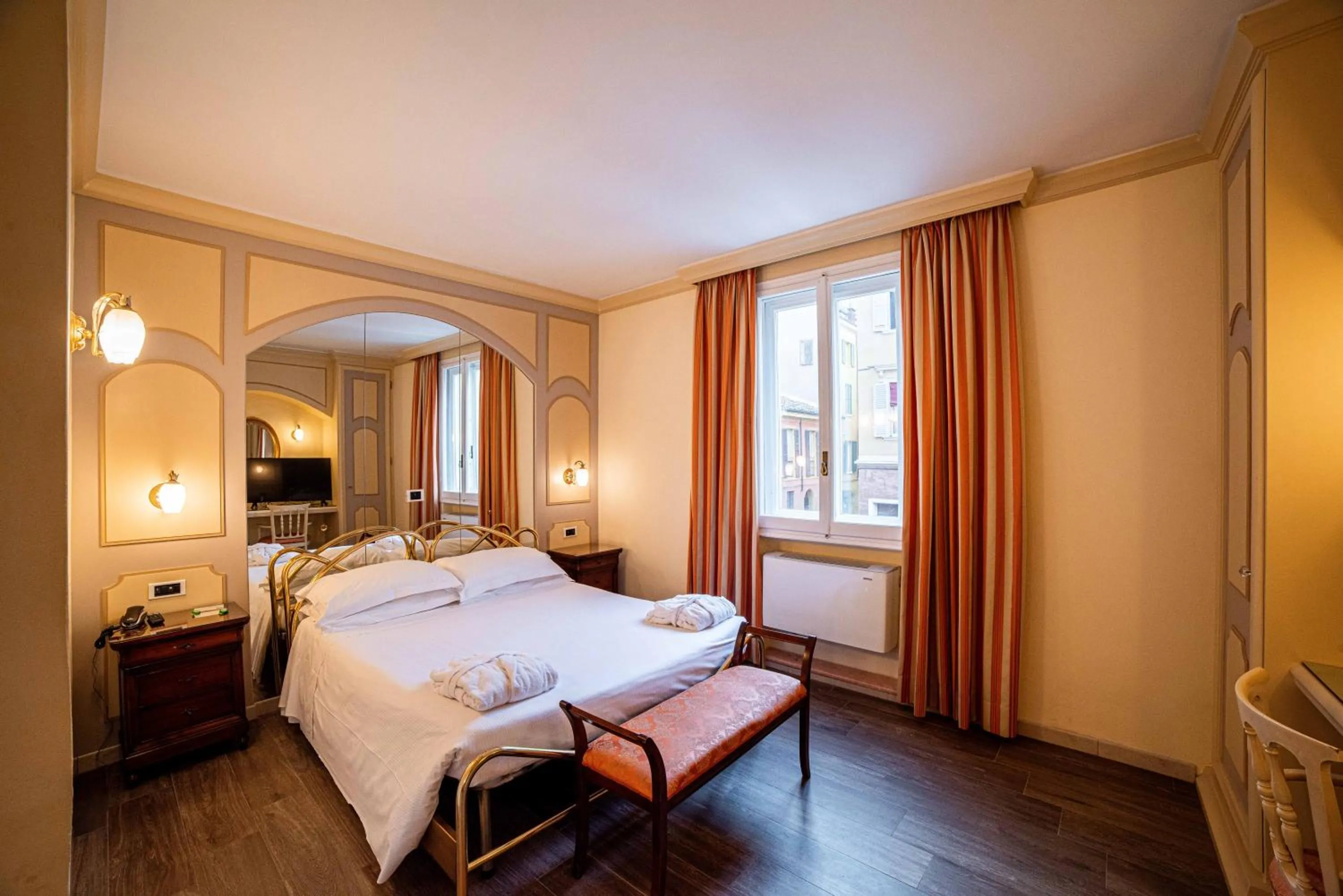 Bedroom, Bed in Phi Hotel Canalgrande