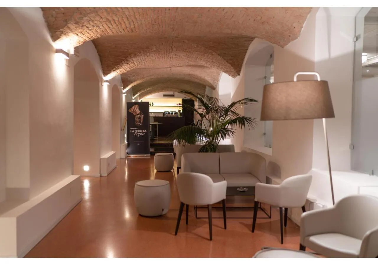 Restaurant/places to eat in Phi Hotel Canalgrande