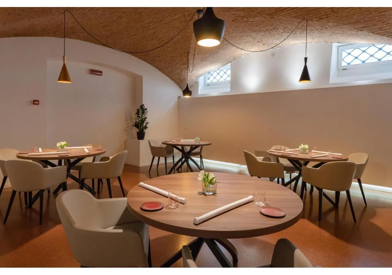 Restaurant/places to eat in Phi Hotel Canalgrande