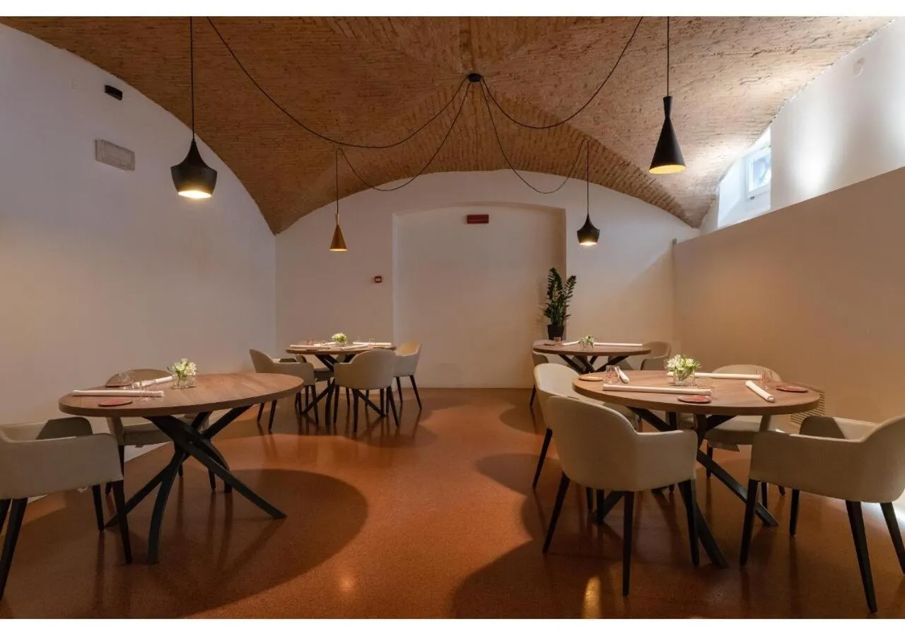 Restaurant/places to eat in Phi Hotel Canalgrande