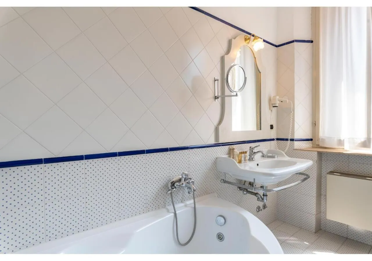 Bathroom in Phi Hotel Canalgrande