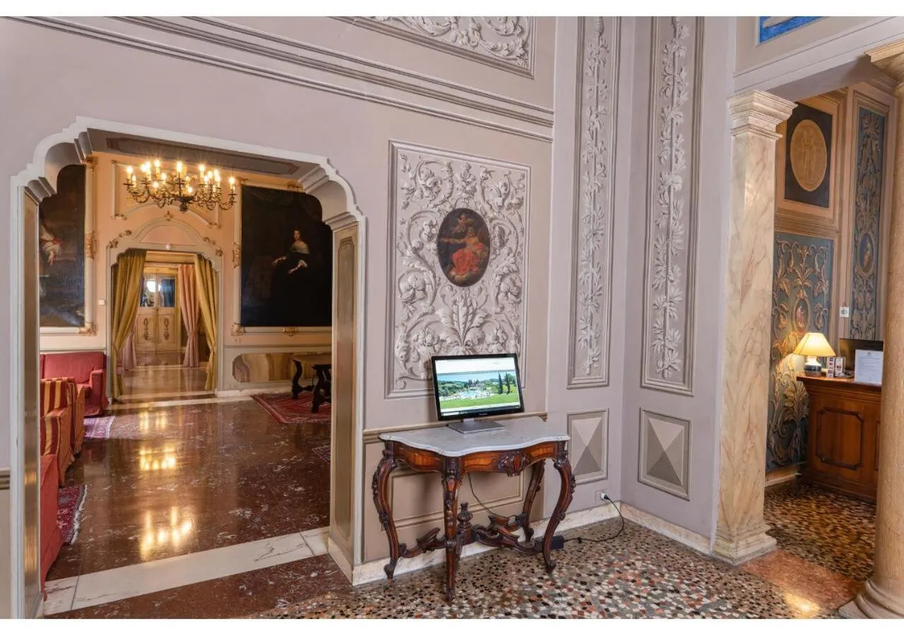 Lobby or reception in Phi Hotel Canalgrande