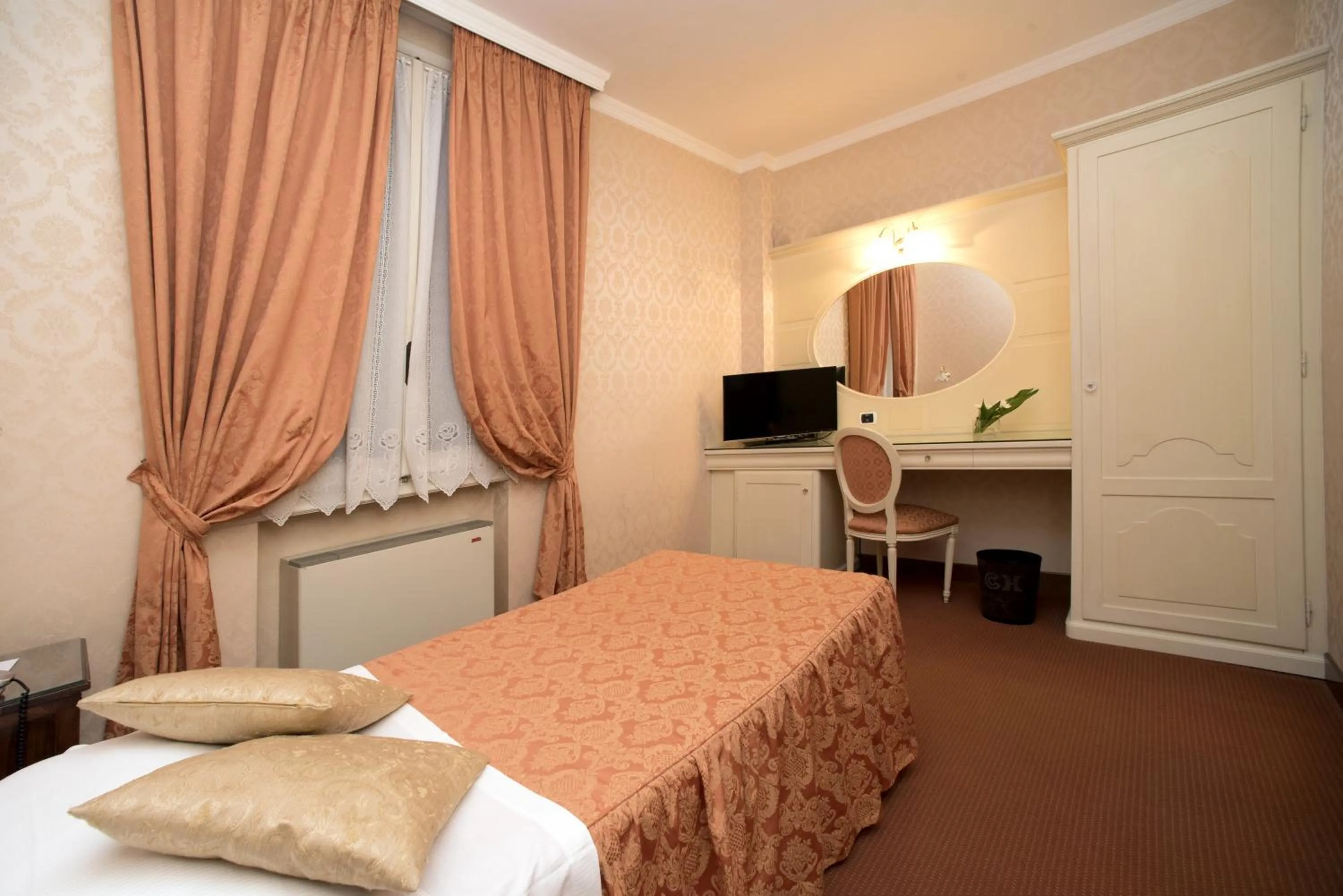 Other, Bed in Phi Hotel Canalgrande