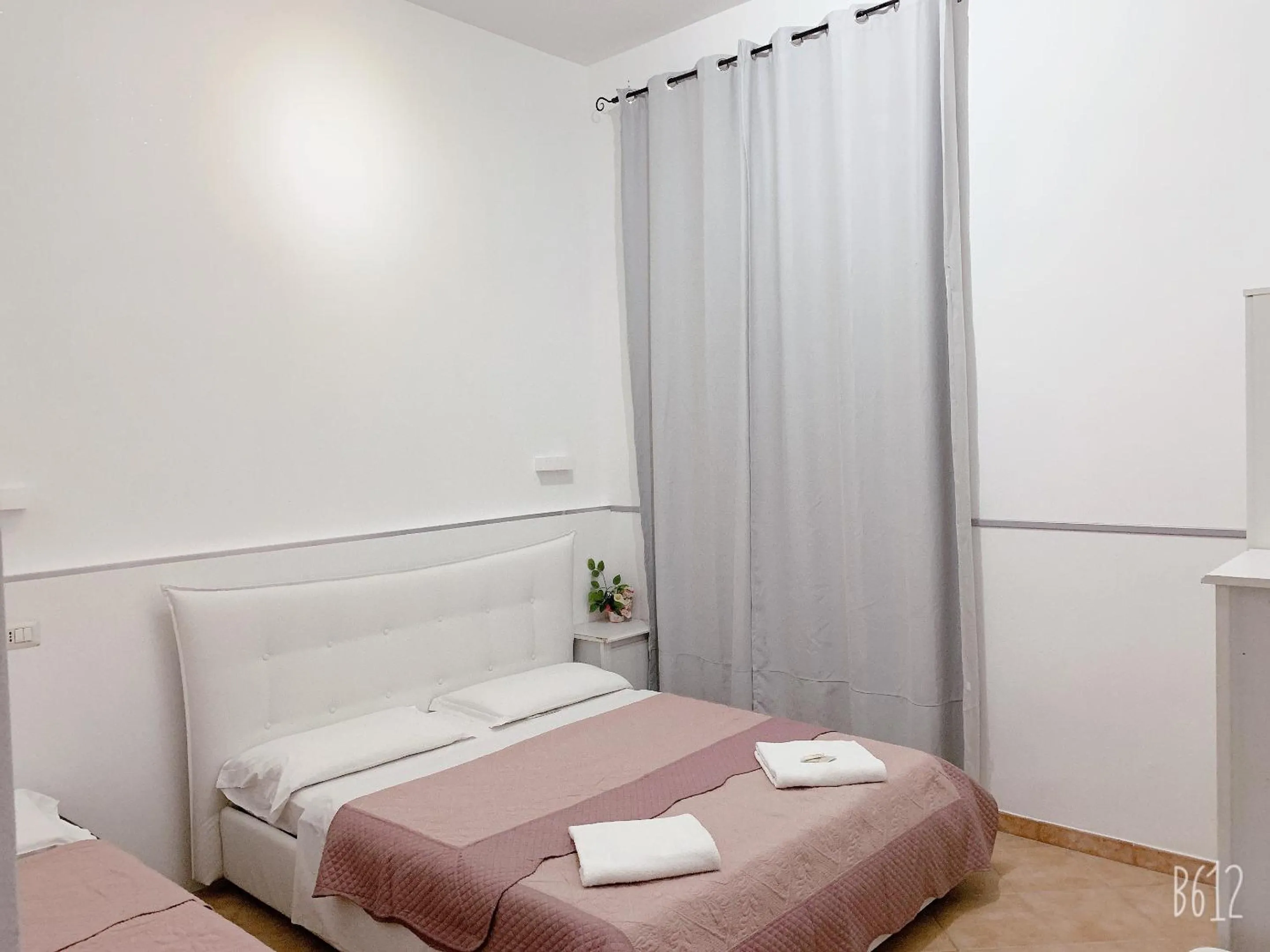 Bedroom, Bed in Golden Ratio