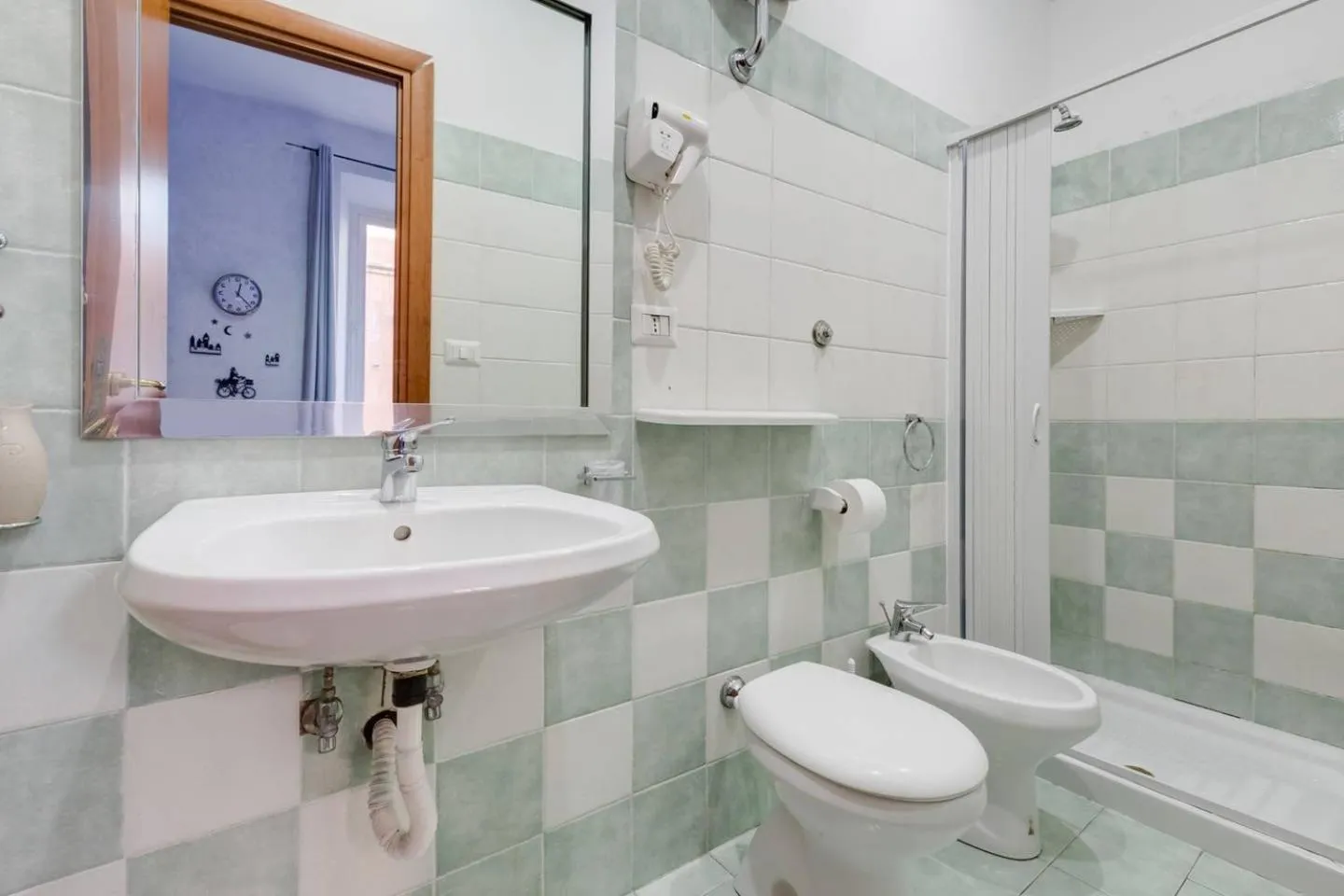 Shower in Golden Ratio