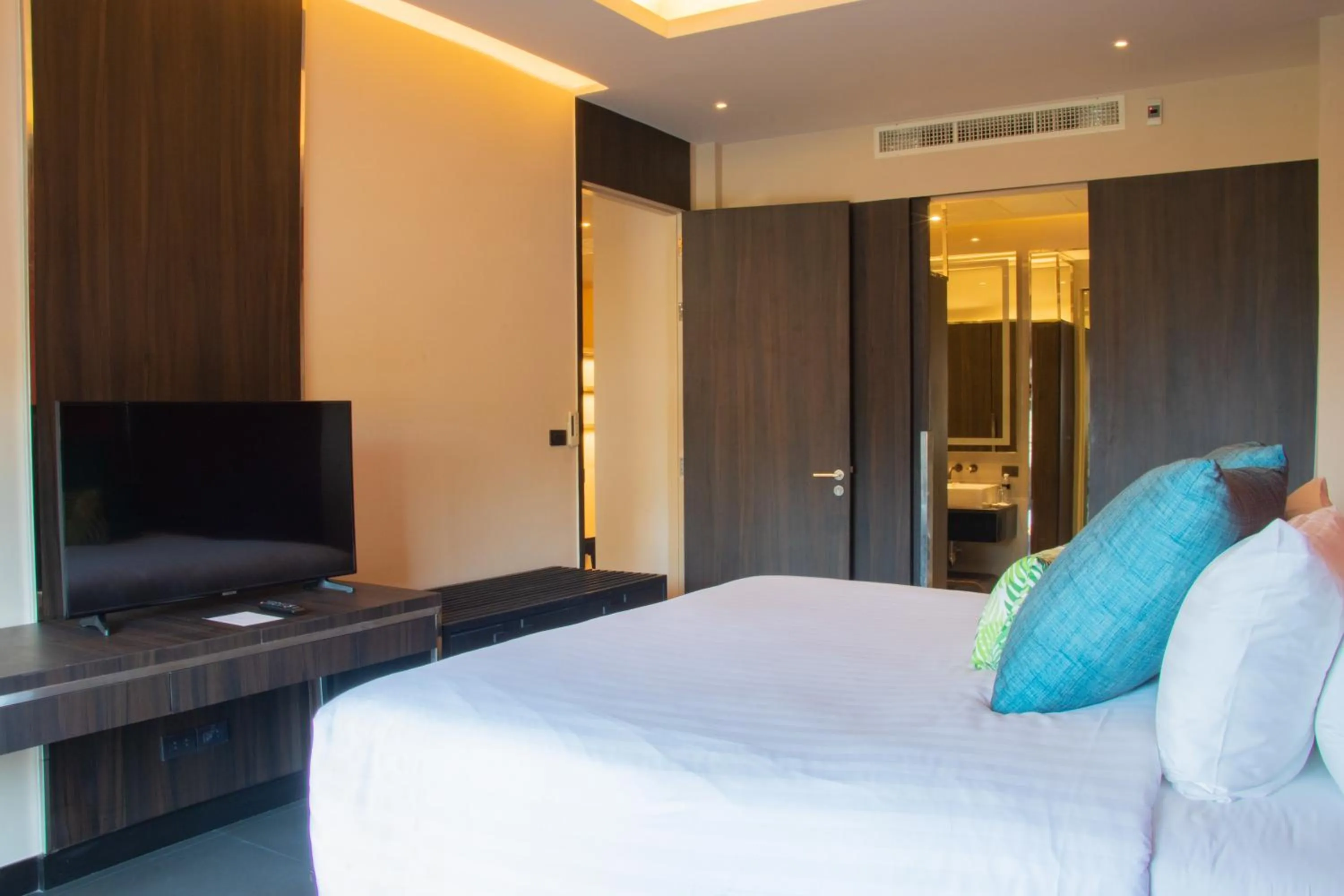 Bedroom, Bed in Impiana Beachfront Resort Chaweng Noi, Koh Samui