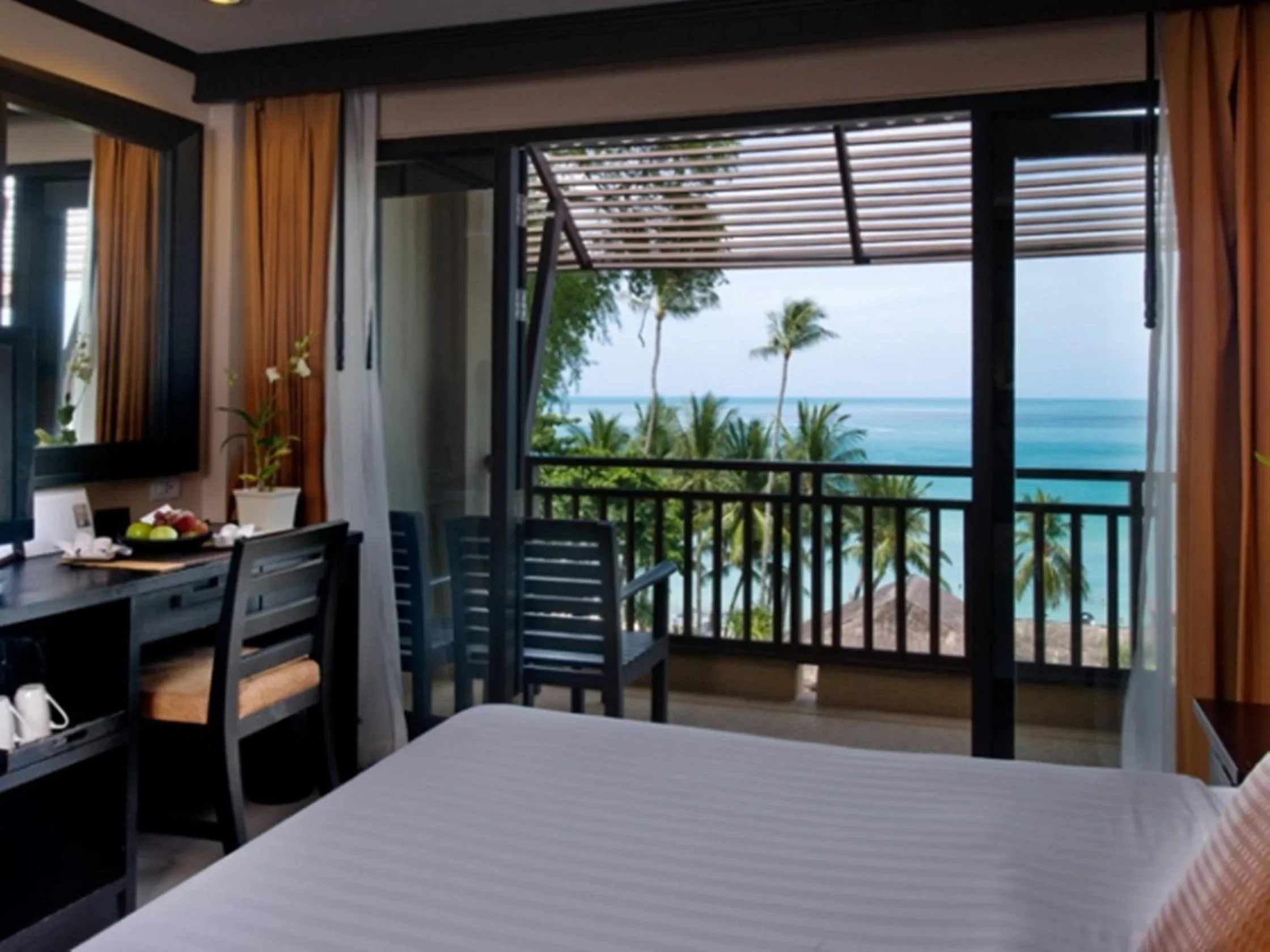 Bed in Impiana Beachfront Resort Chaweng Noi, Koh Samui