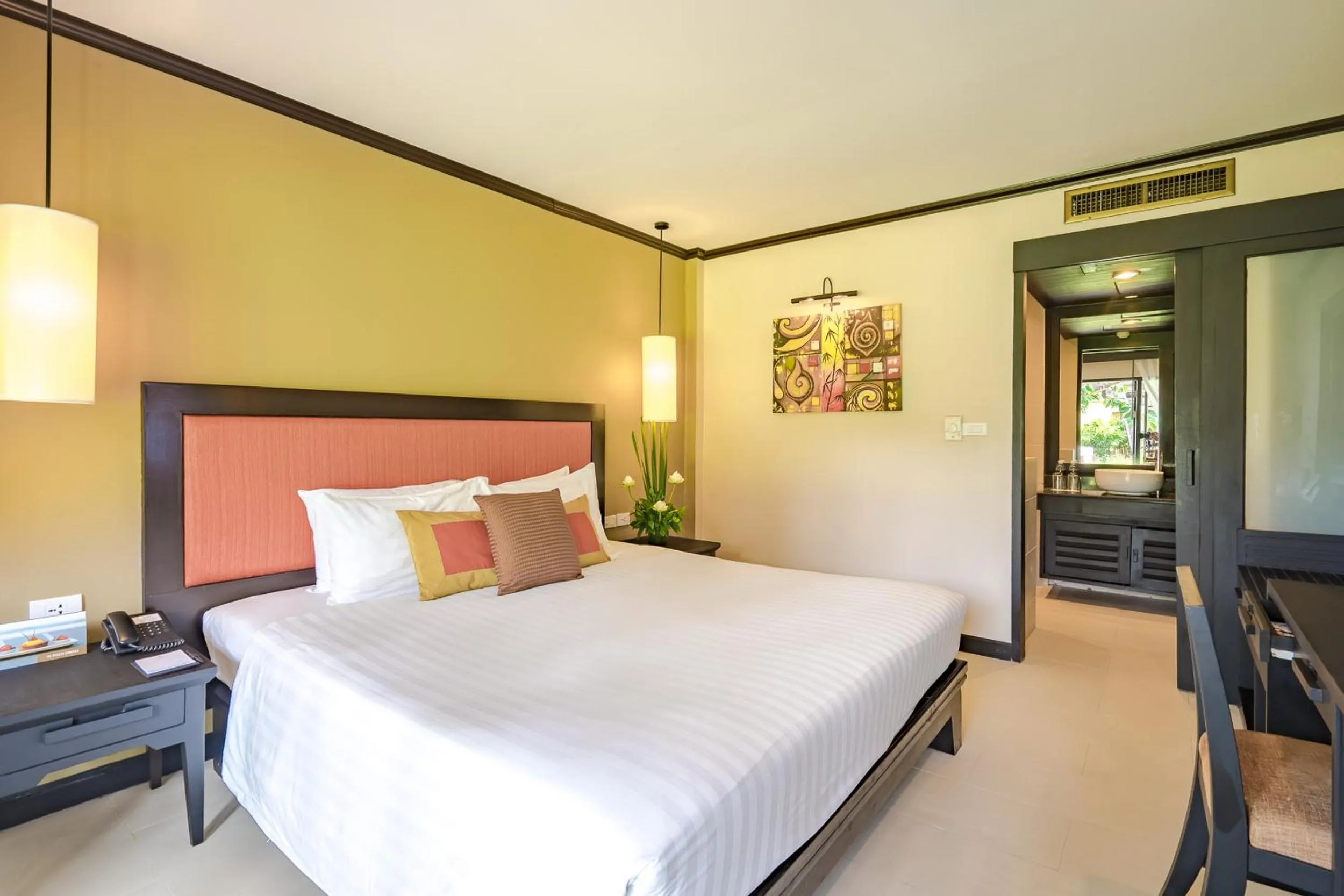 Bed in Impiana Beachfront Resort Chaweng Noi, Koh Samui