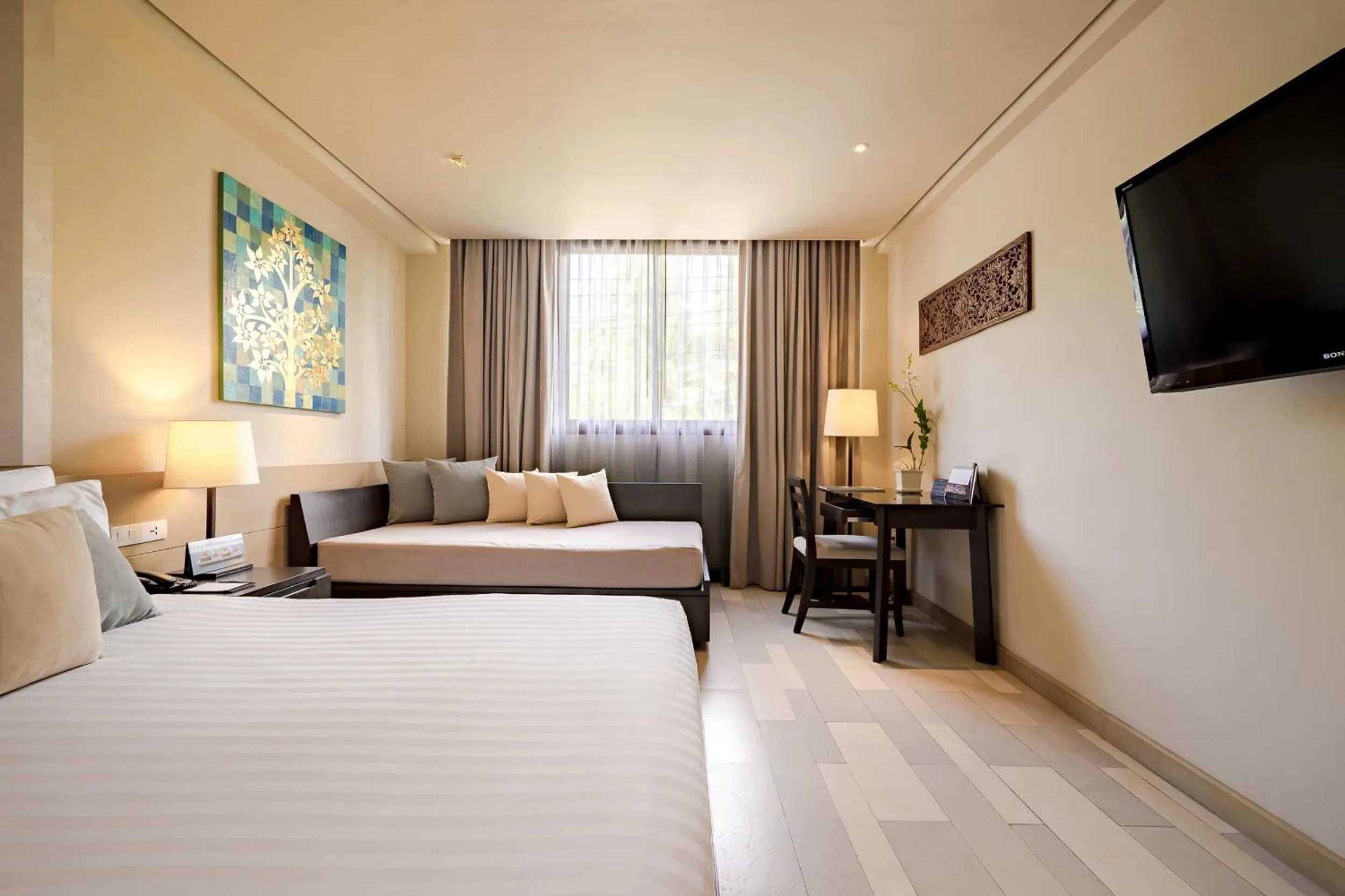 Bed in Impiana Beachfront Resort Chaweng Noi, Koh Samui