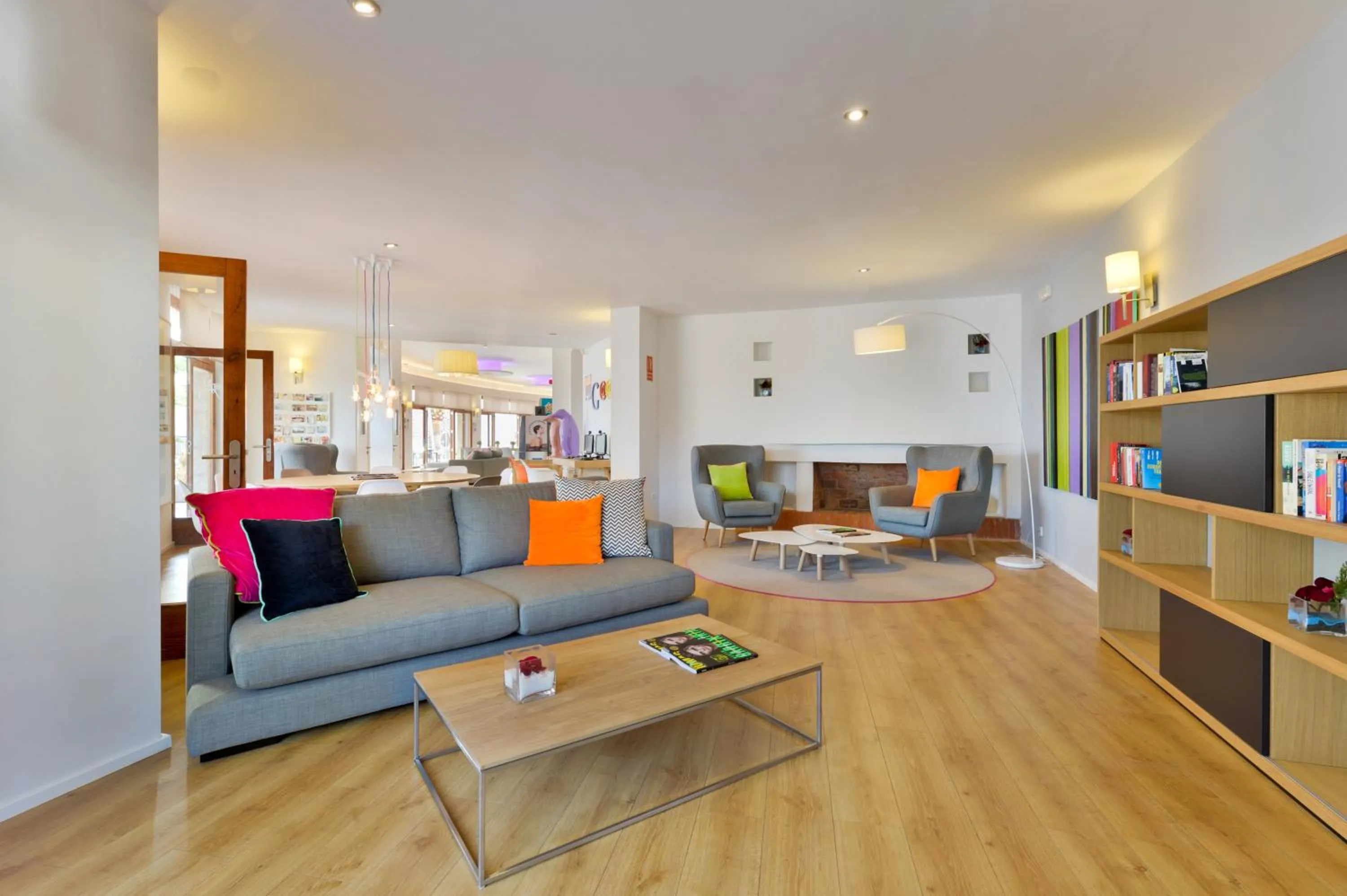 Communal lounge/ TV room in Hotel Cenit & Apts Sol y Viento