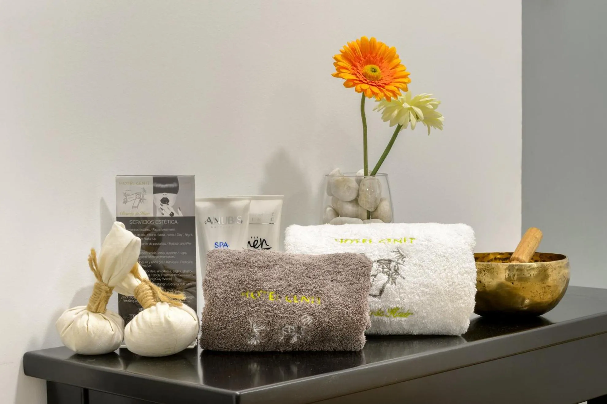 hair dryier in Hotel Cenit & Apts Sol y Viento