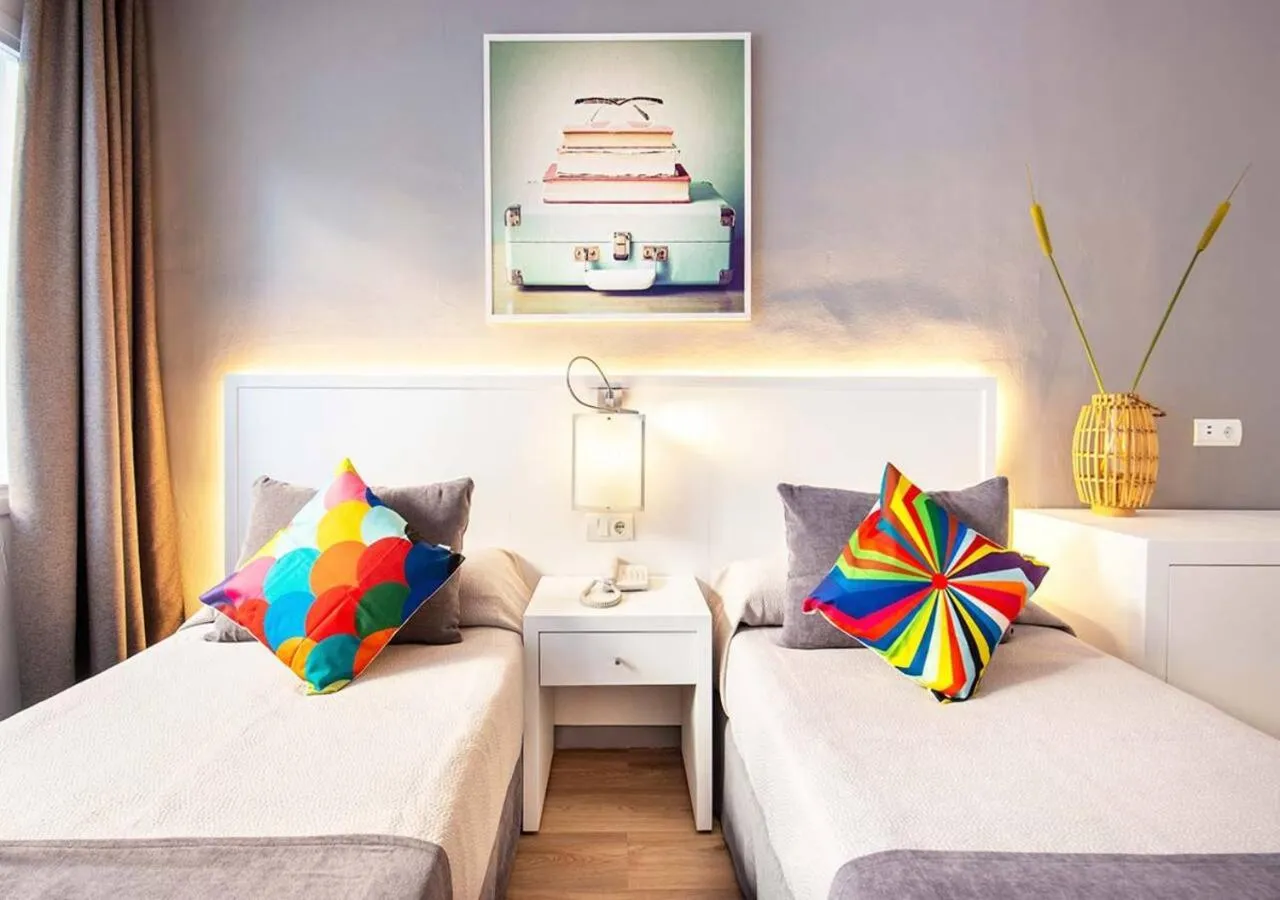 Bed in Hotel Cenit & Apts Sol y Viento