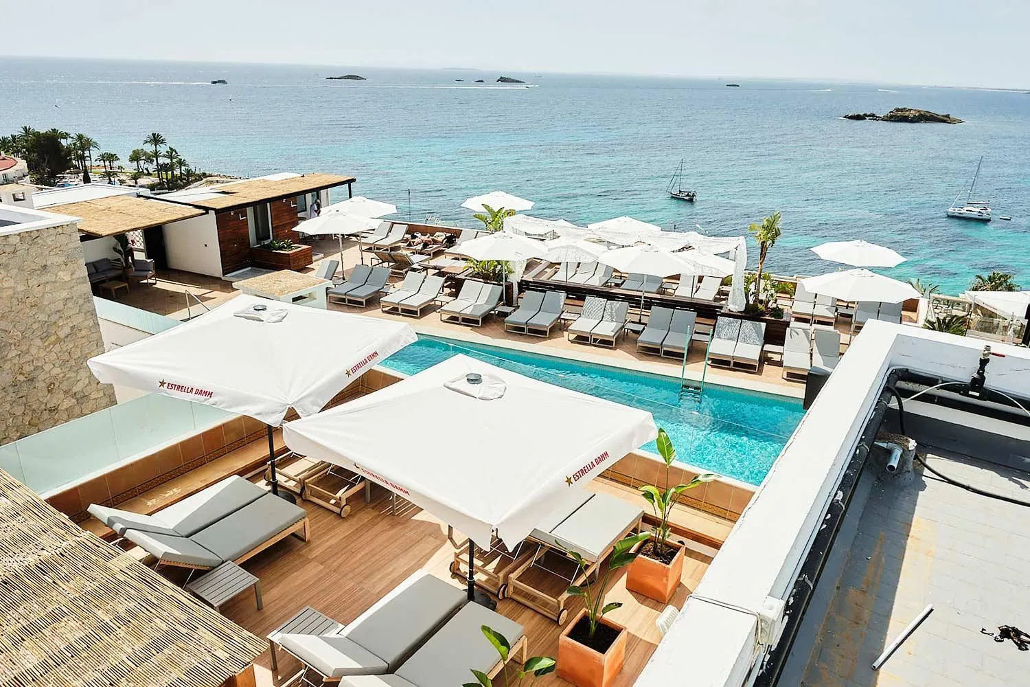 Swimming pool in Hotel Cenit & Apts Sol y Viento