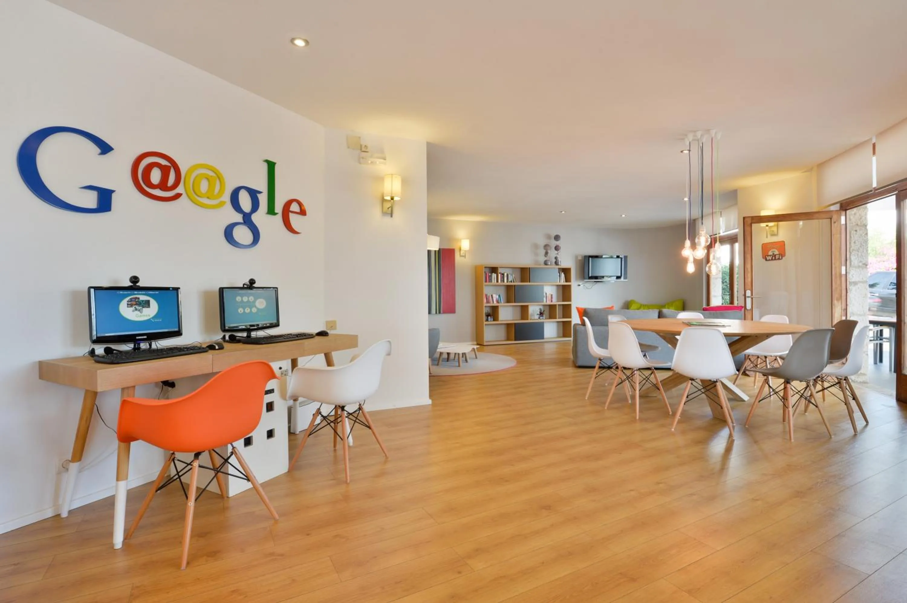 Lounge or bar in Hotel Cenit & Apts Sol y Viento