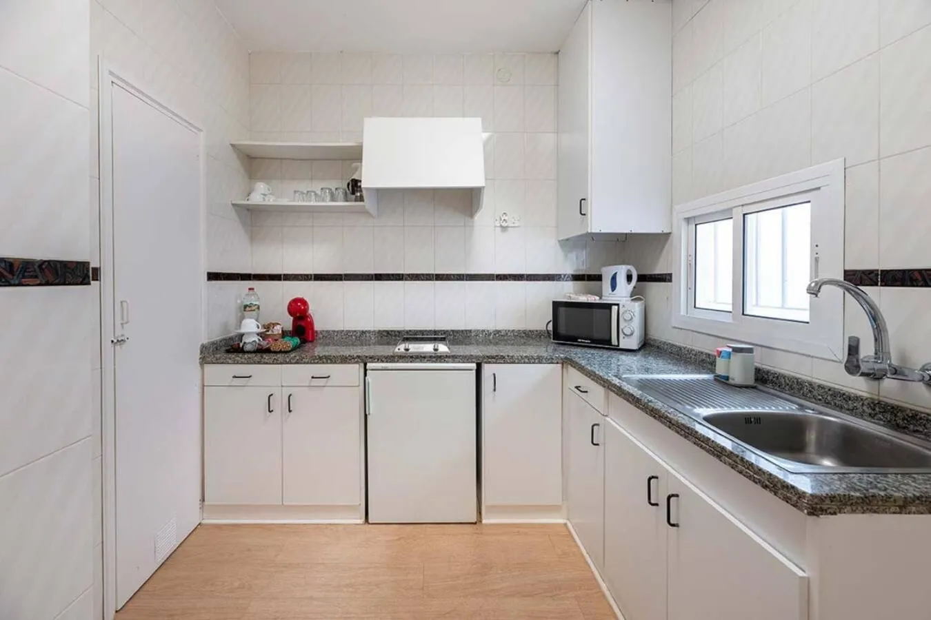 Kitchen or kitchenette in Hotel Cenit & Apts Sol y Viento