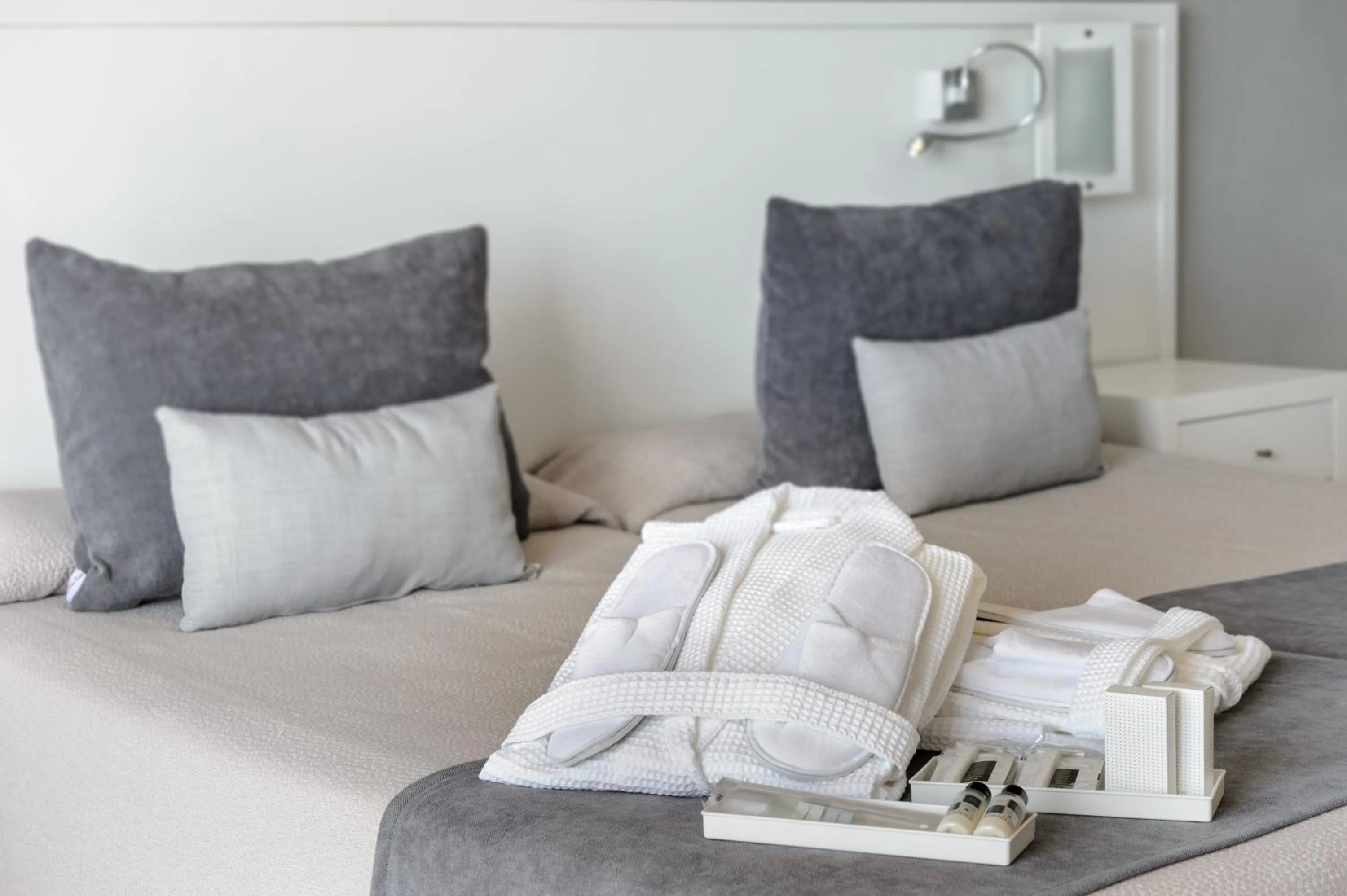 towels, Bed in Hotel Cenit & Apts Sol y Viento